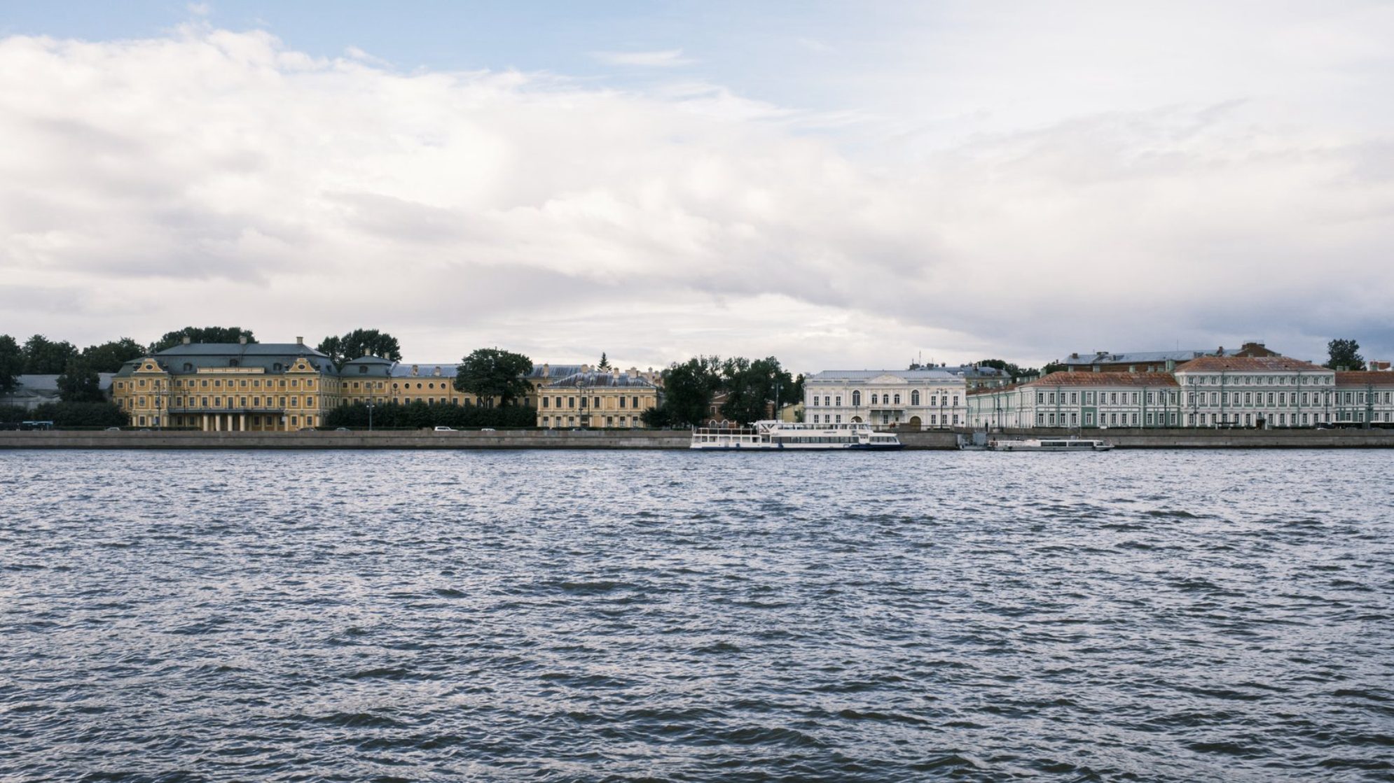 Для прогулок на сапах нужна базовая физическая подготовка. Источник фото: elements.envato.com