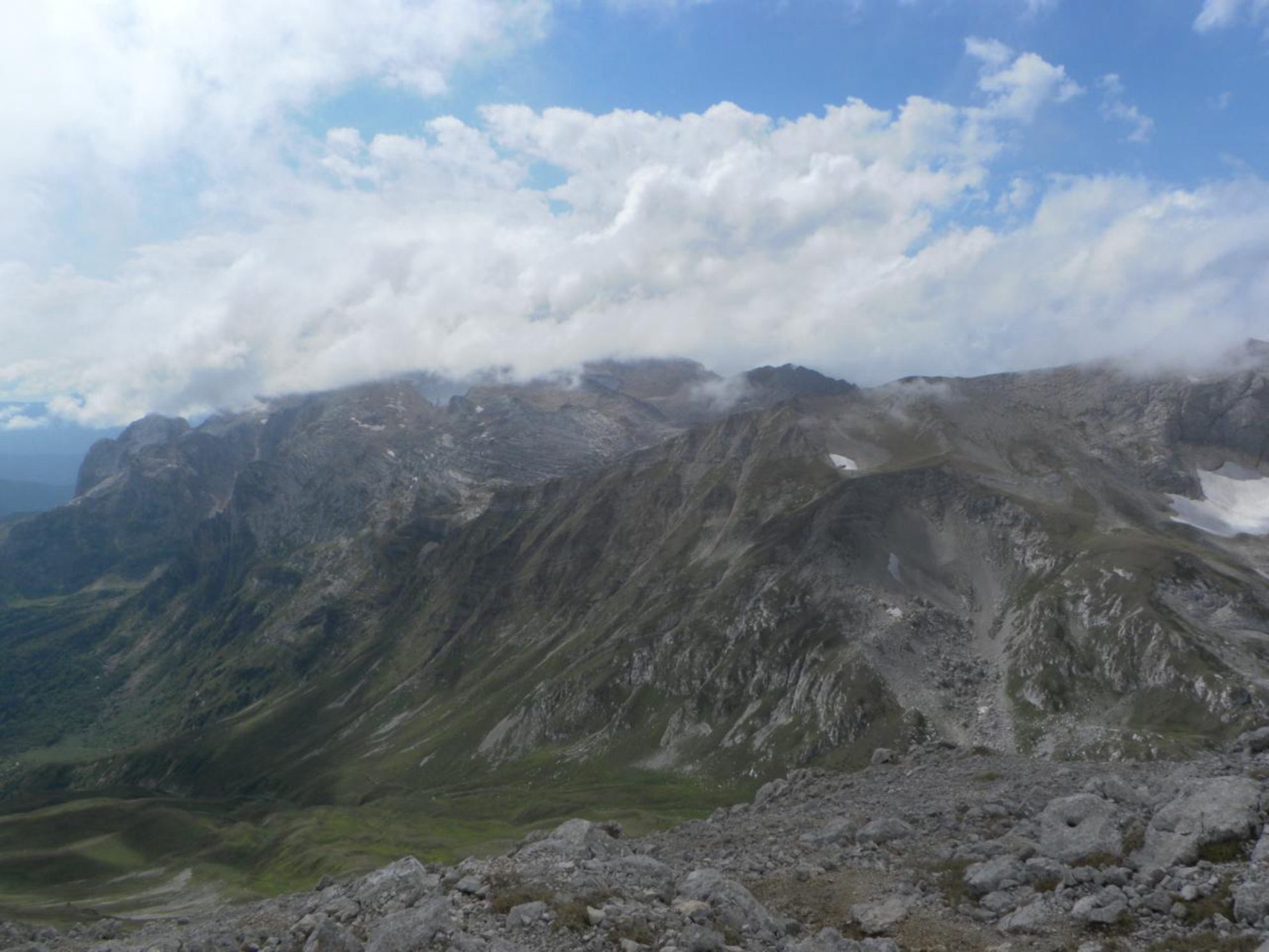Вид с горы Оштен. Автор фото: Марина Тихомирова
