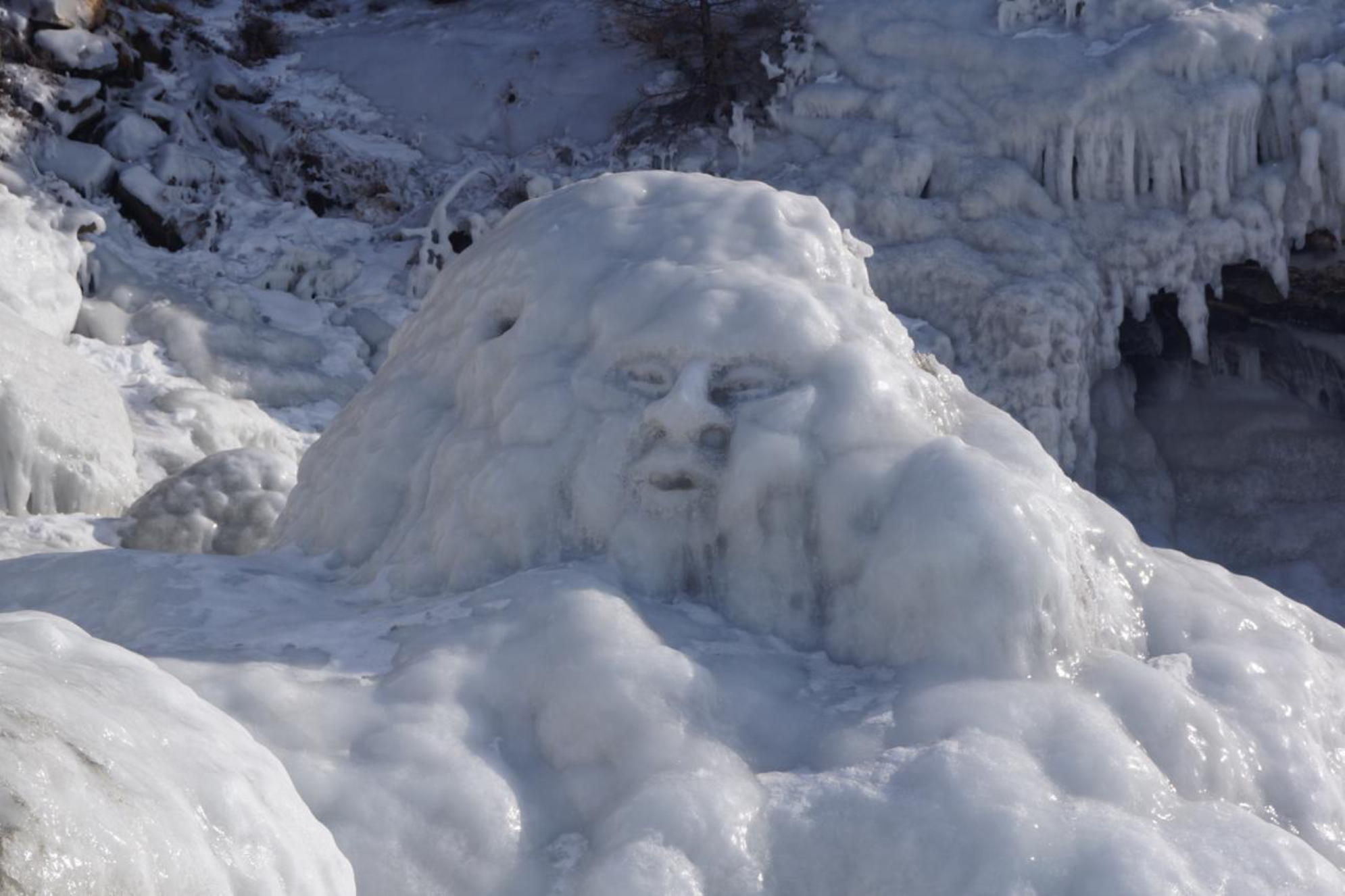 Скульптура изо льда. Автор фото: Марина Тихомирова