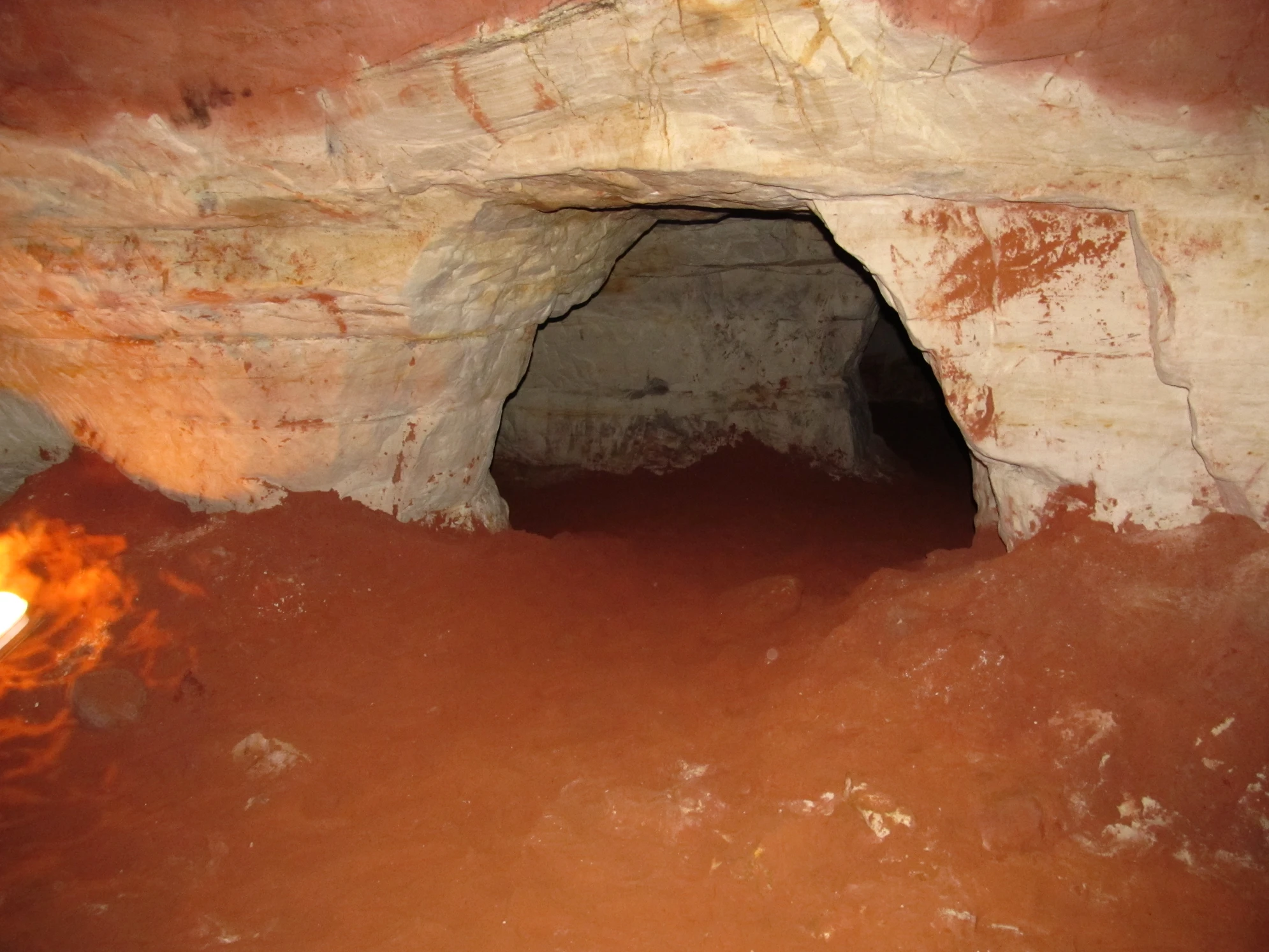 Посетить подземные ходы можно только с гидом