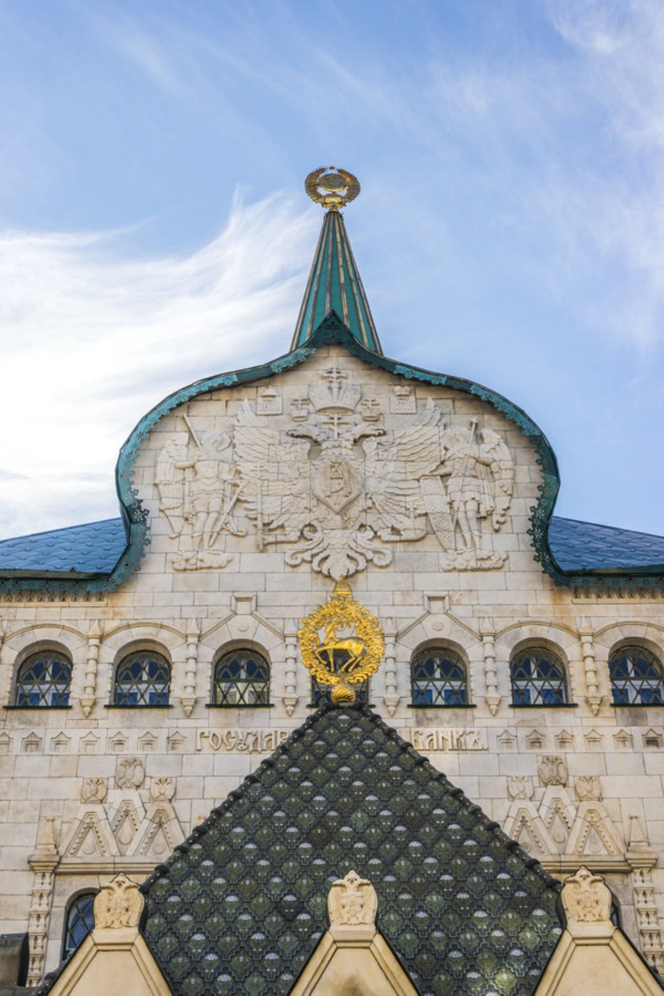 Сказочный терем в неорусском стиле Shutterstock