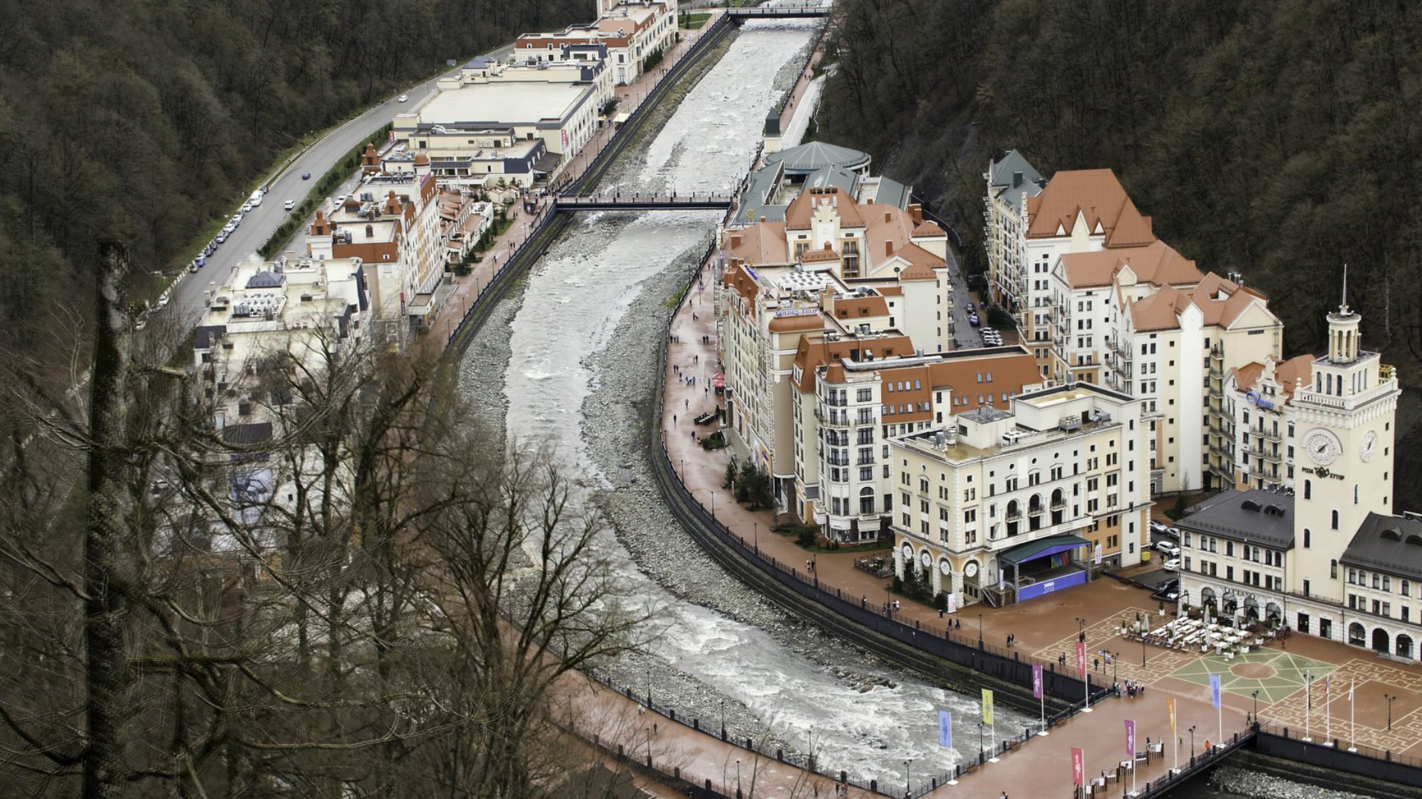 Вид на Роза хутор с высоты птичьего полета.