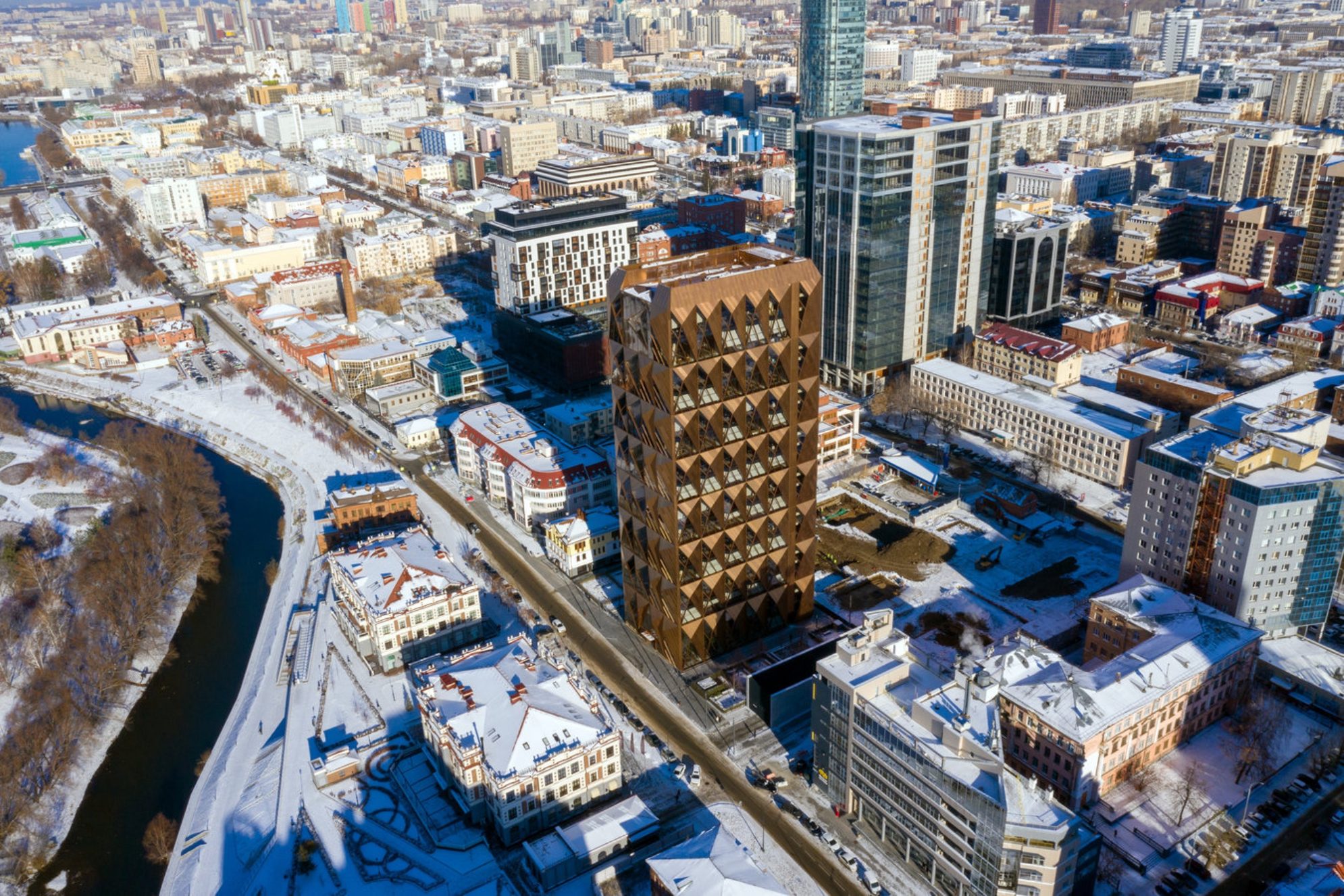 Панорама Екатеринбурга зимой. Вид сверху. Shutterstock