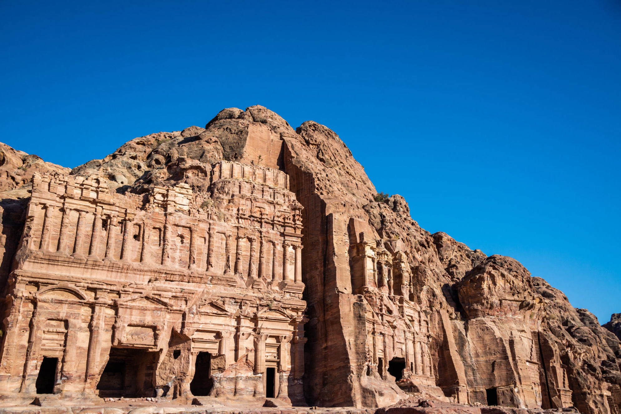 Вид на царские гробницы в Петре, Иордания. Источник: Shutterstock