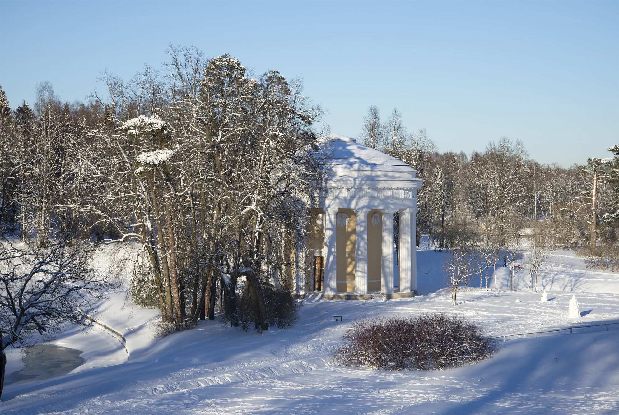 Павильон «Храм дружбы» в зимний день. Источник: Shutterstock