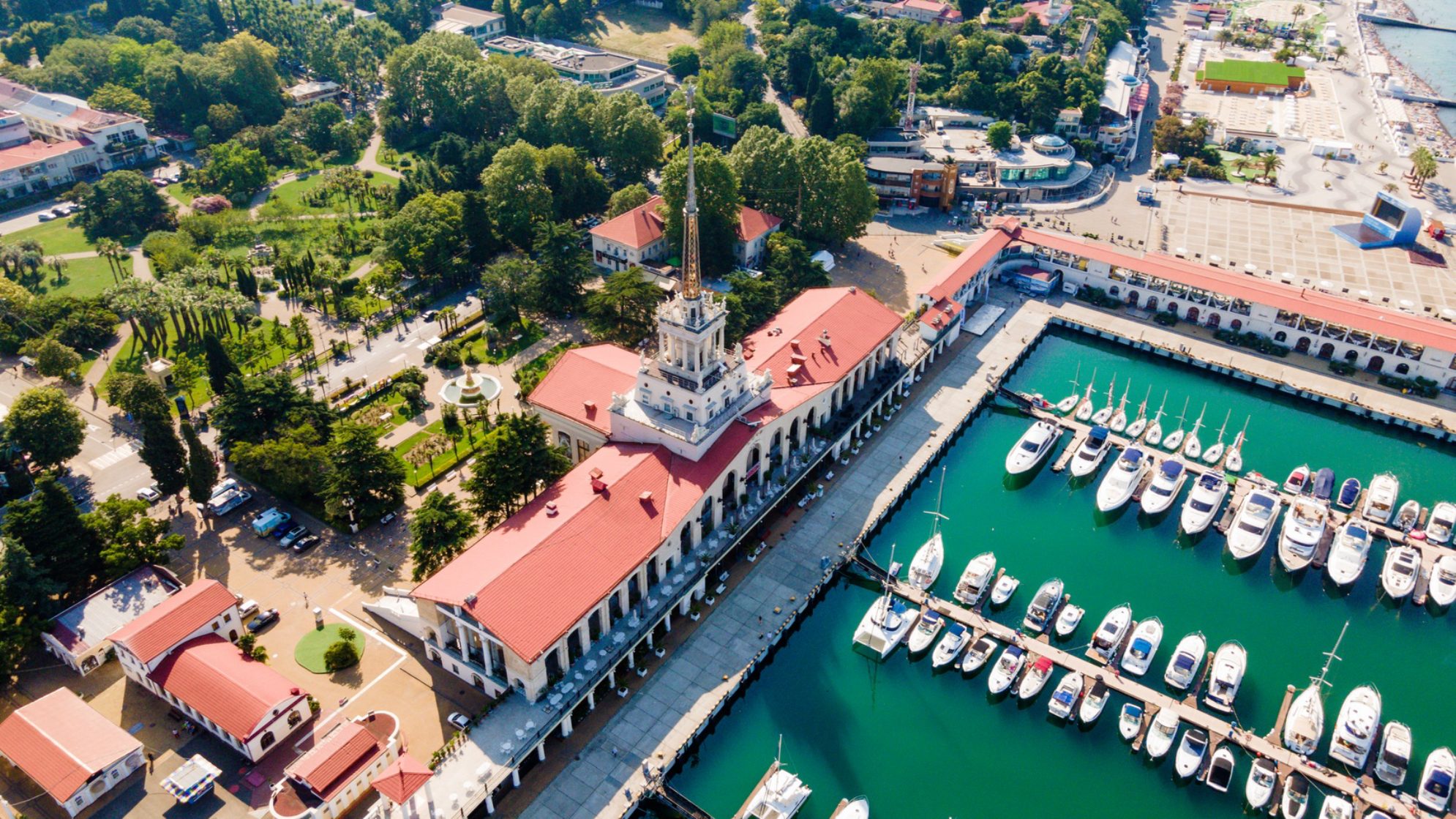 Морской порт в Сочи.