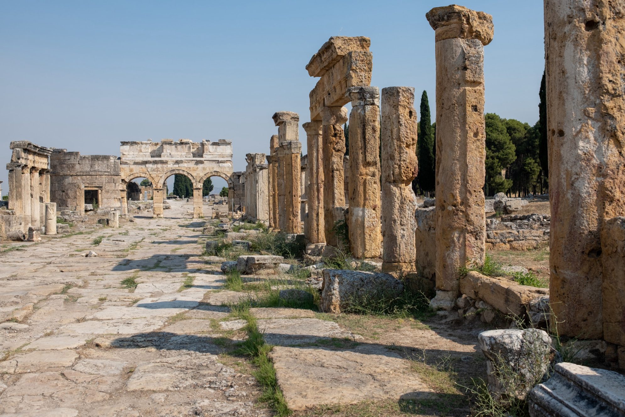 Памуккале - уникальный природный и исторический комплекс в Турции. Источник: Shutterstock