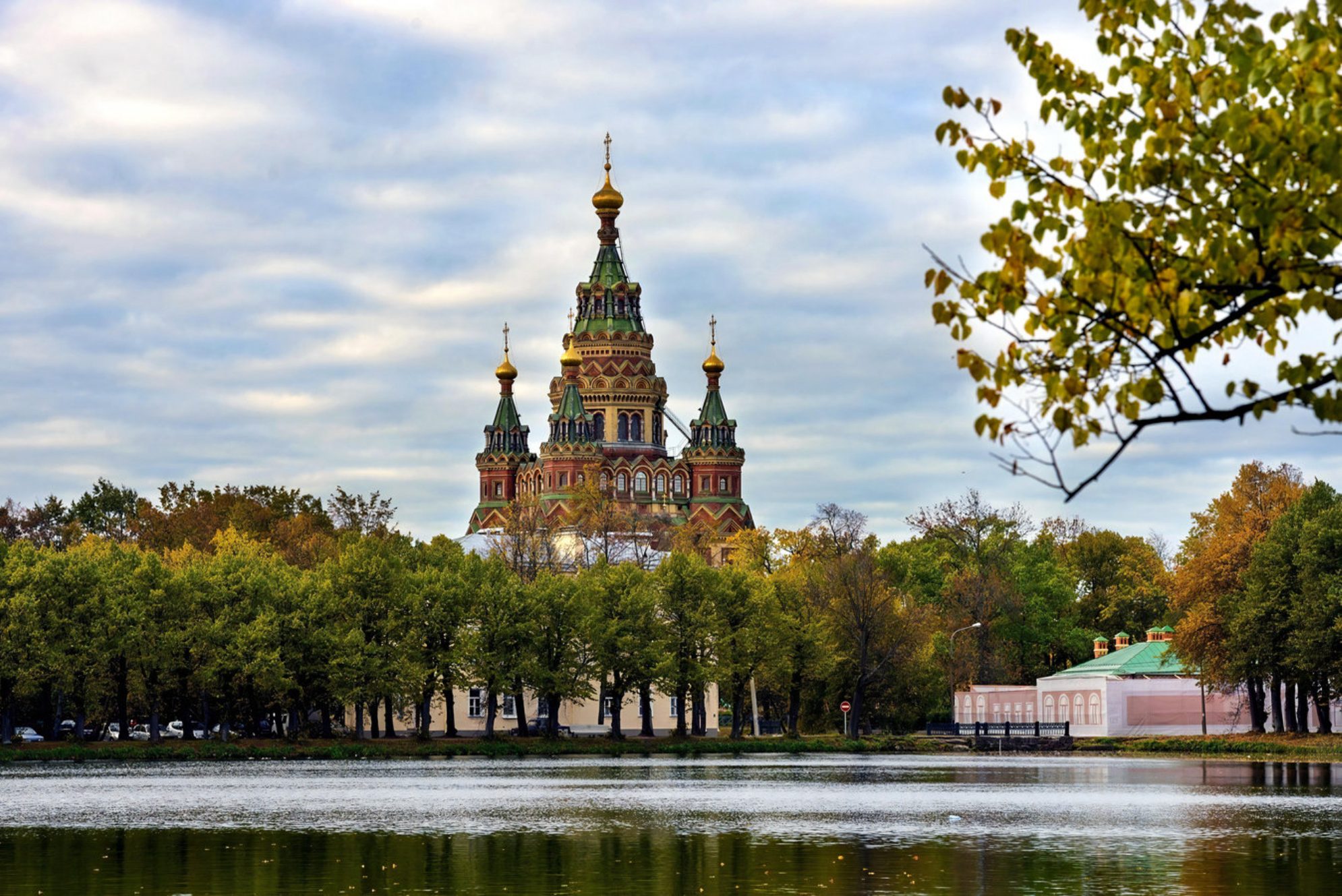 Кафедральный собор Петра и Павла в Петергофе Shutterstock