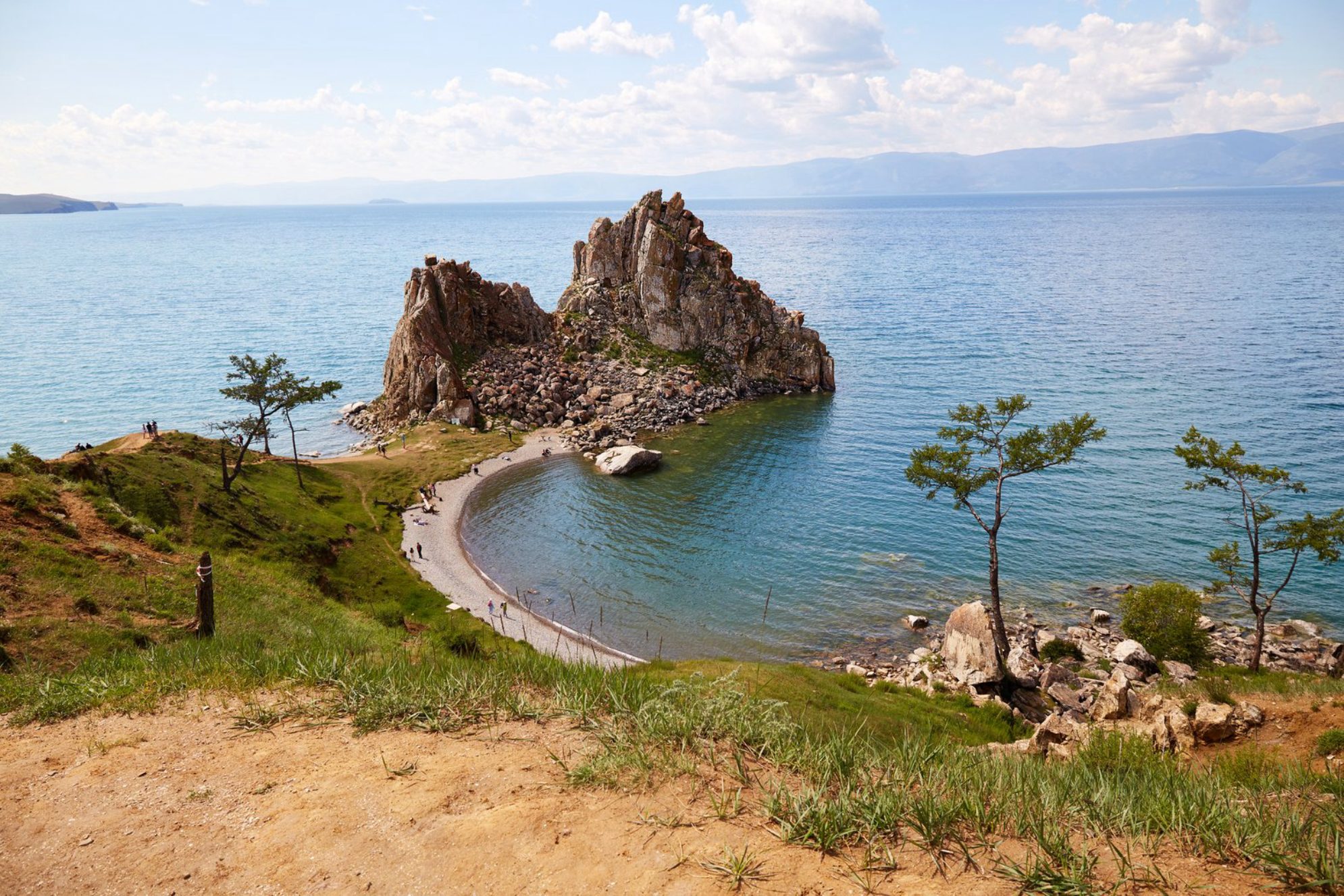 Мыс Бурхан и скала Шаманка. Источник фото: elements.envato.com