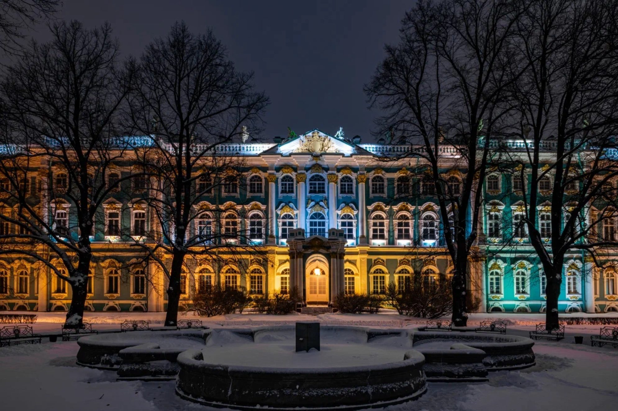 Фонтан в саду Зимнего дворца зимойИсточник фото:Лицензионный фотобанк СПб ГБУ "ГТИБ"