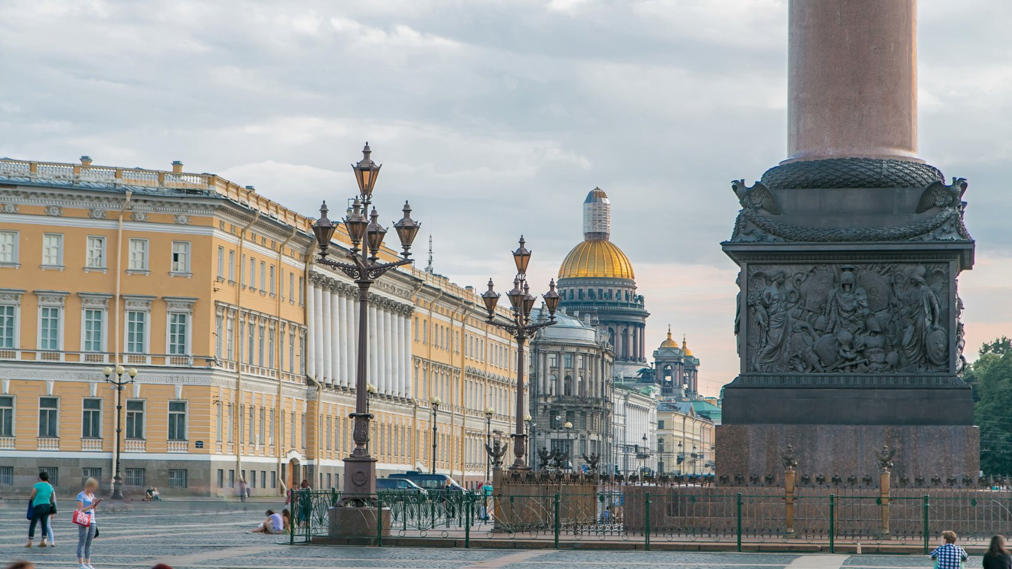 Купол Исаакиевского собора видно за много километров. Источник: Shutterstock