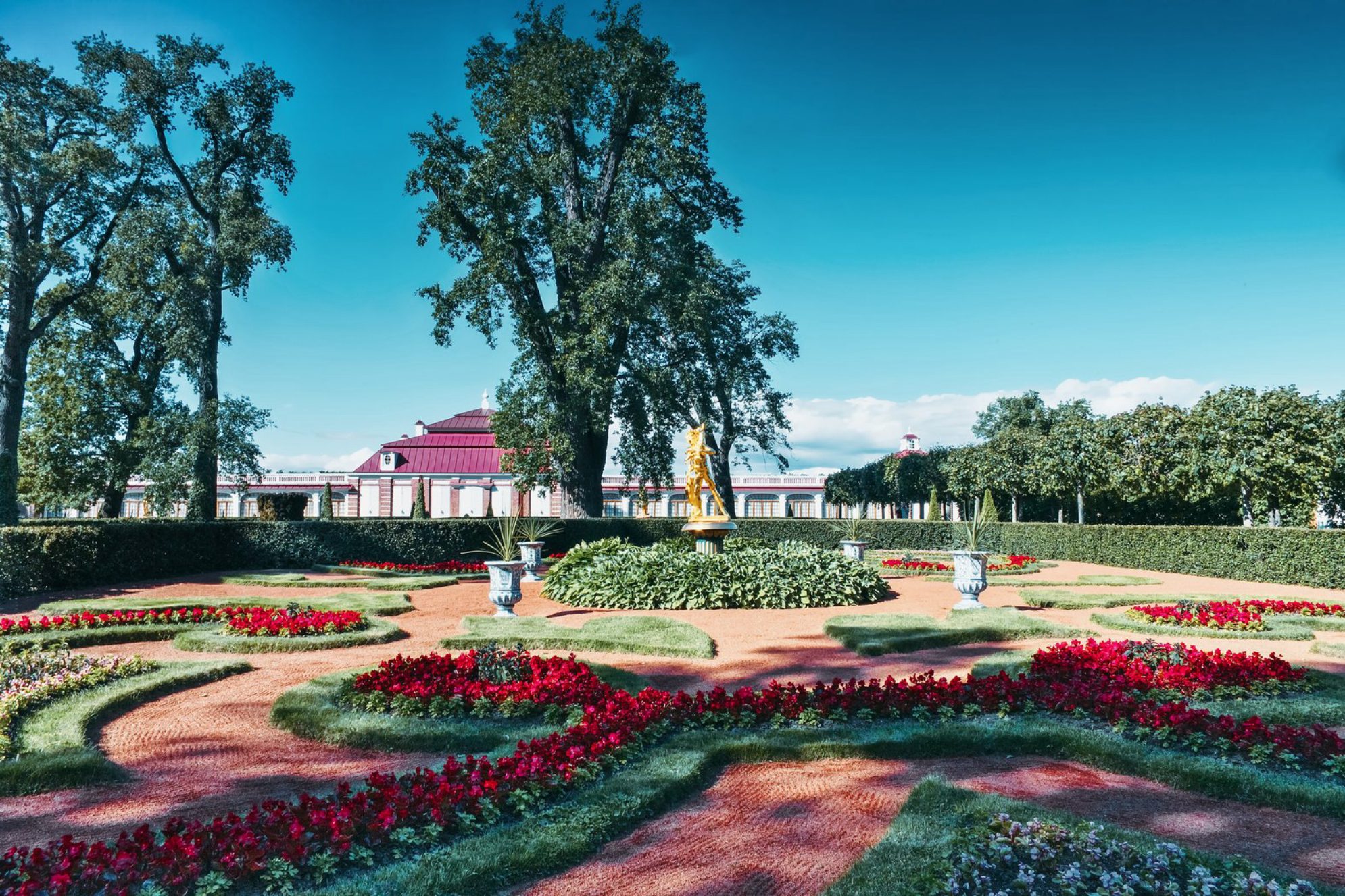 Сад дворца Монплезир. Источник: shutterstock.com