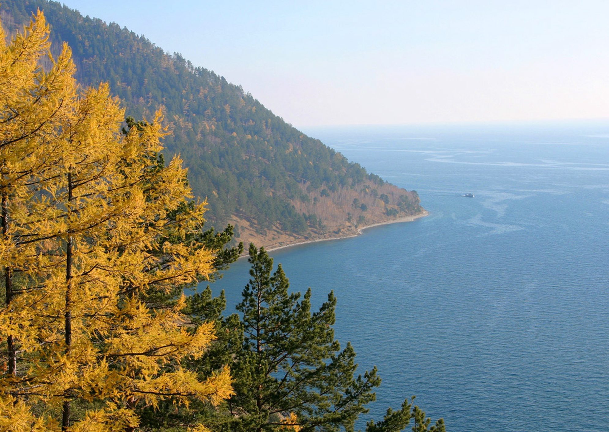 Осенний пейзаж на озере Байкал.Источник фото: Медиабанк