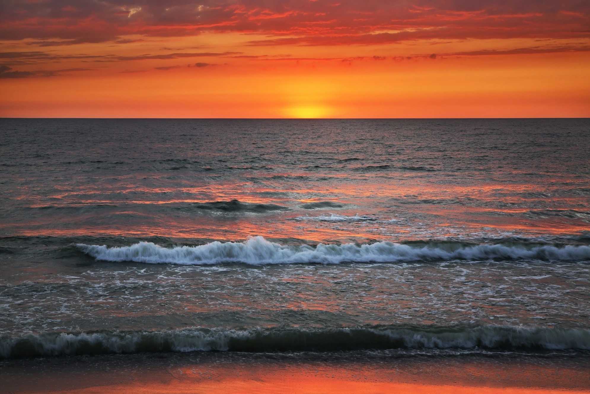 Побережье Калининградской области, особенно Зеленоградск, заслуженно считается одним из лучших мест для наблюдения за закатами. Источник: Shutterstock