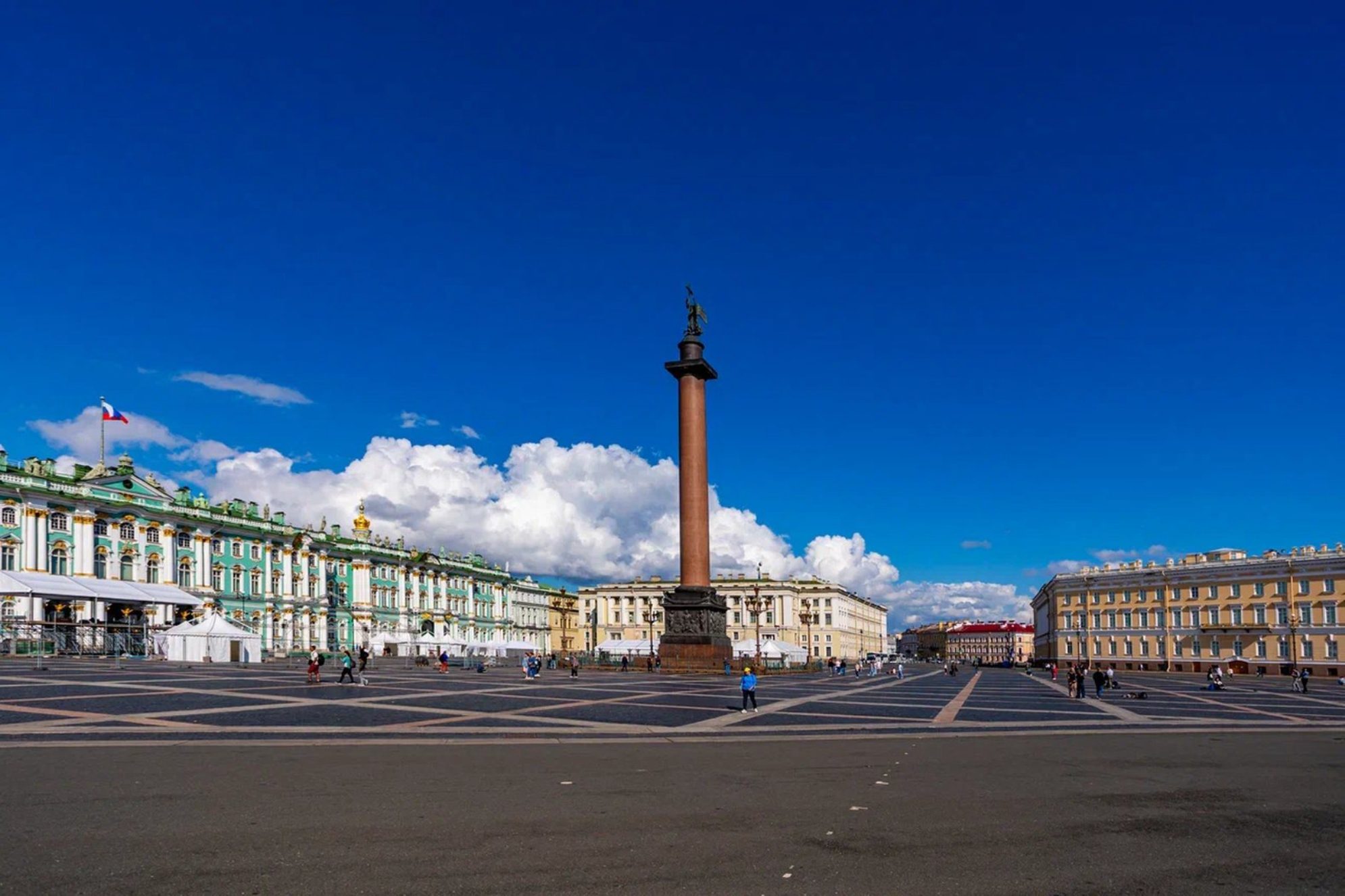 Дворцовая площадь в Санкт-Петербурге