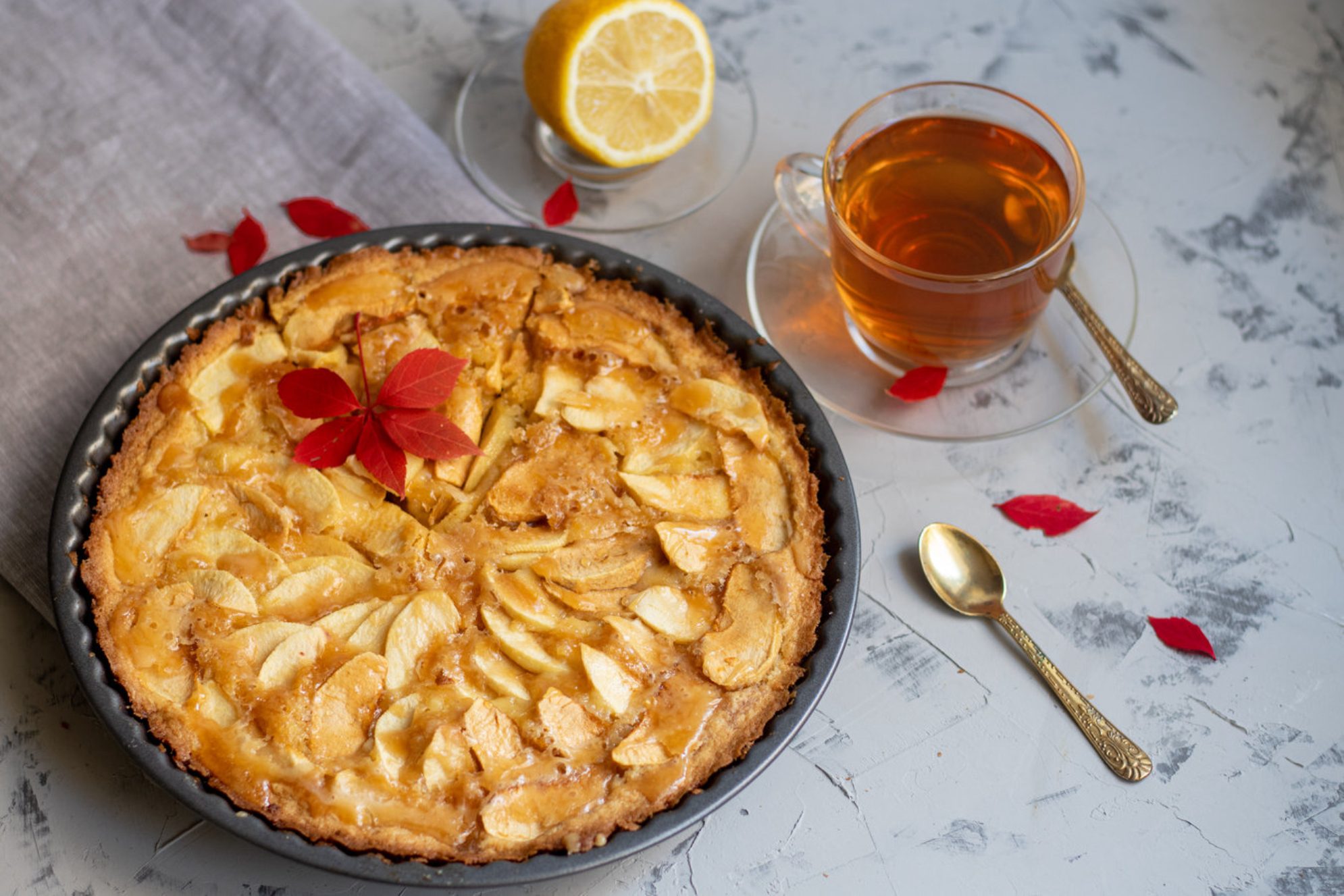 На экскурсии у вас будет чаепитие с шарлоткой. Shutterstock