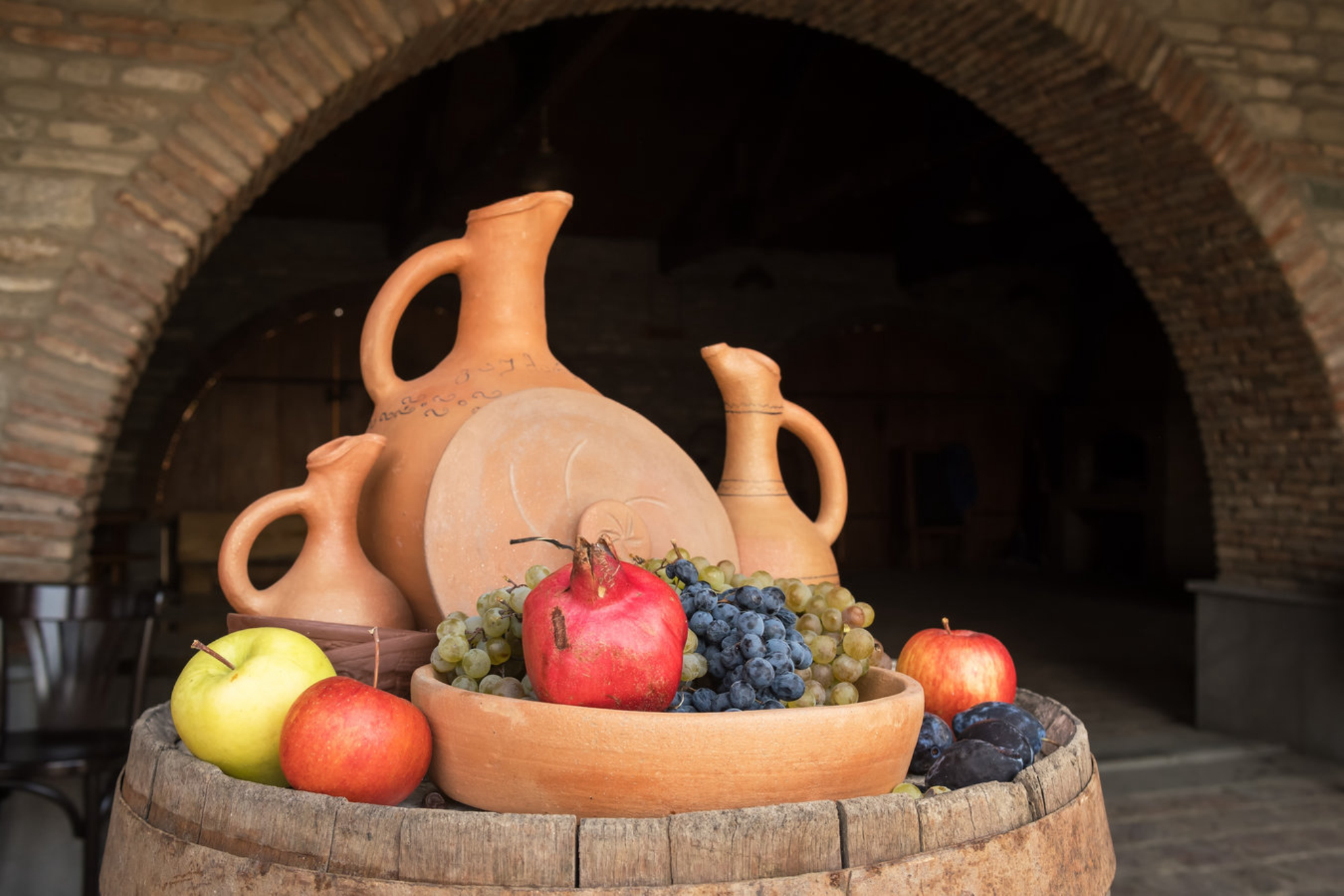 Рекомендуем перед экскурсией плотно позавтракать. Дегустация вина потребует сил! Источник: Shutterstock