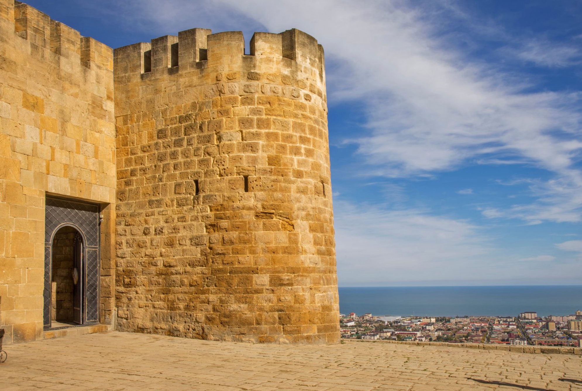 Цитадель Нарын-кала. shutterstock.com