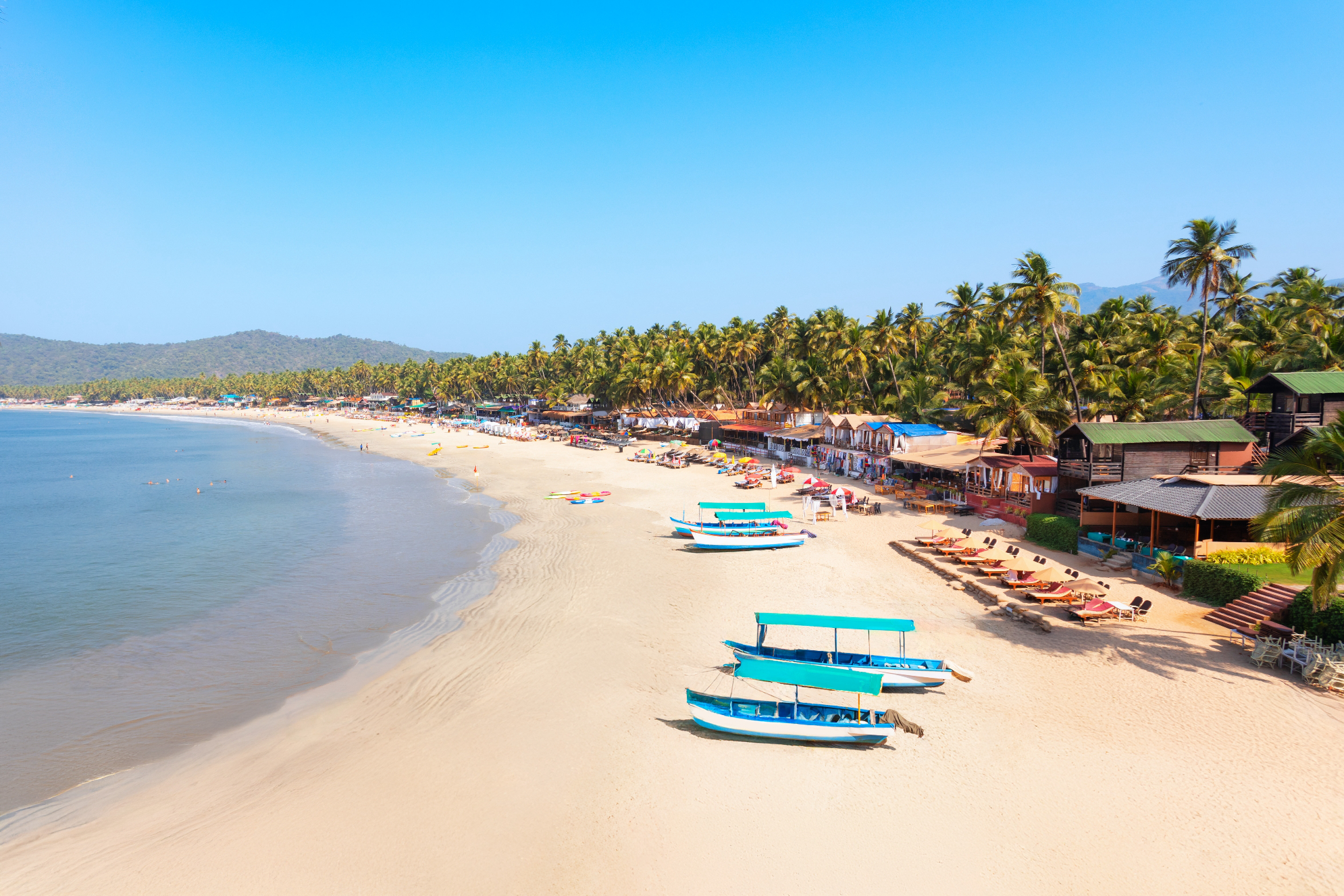 Лодки на пляже Палолем. Пляж Палолем расположен в городе Канакона на юге Гоа, Индия, Shutterstock