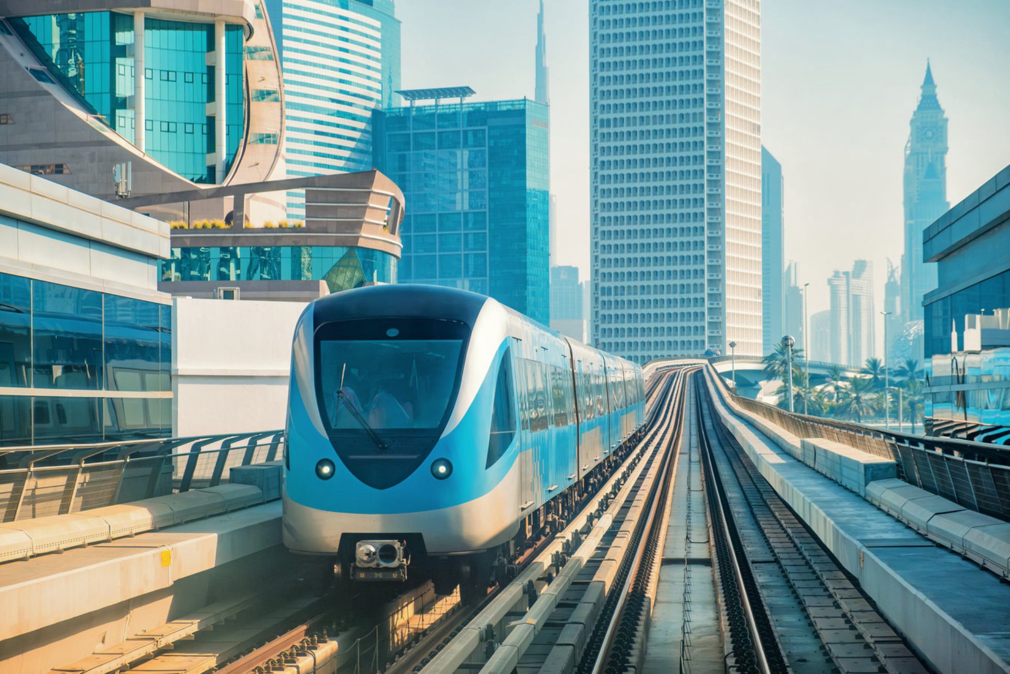 Поезда Дубайского метро полностью автоматизированы и работают без машинистов. Источник: shutterstock.com