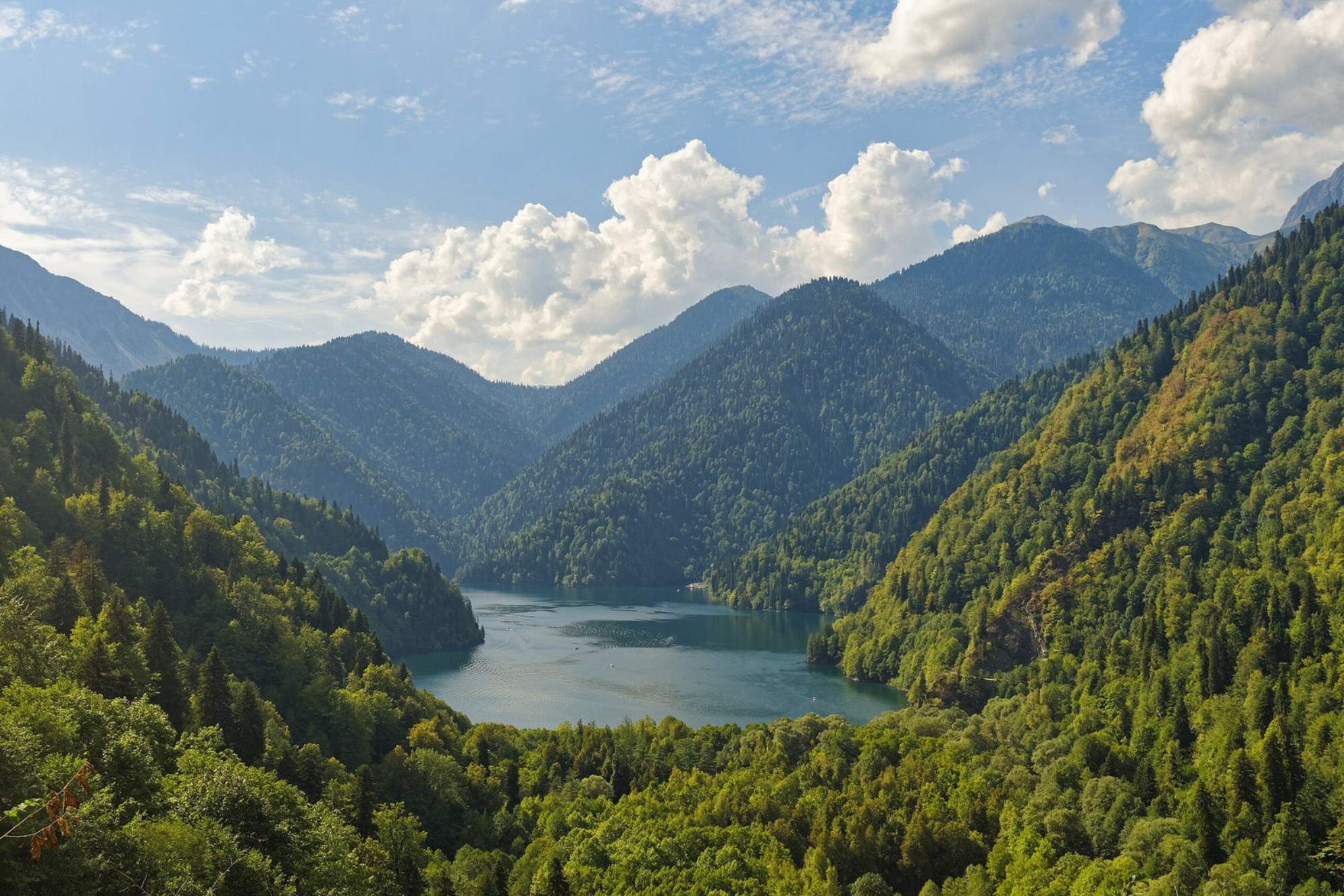 Однодневная экскурсия в Абхазию из Сочи: озеро Рица, Новый Афон, водопады