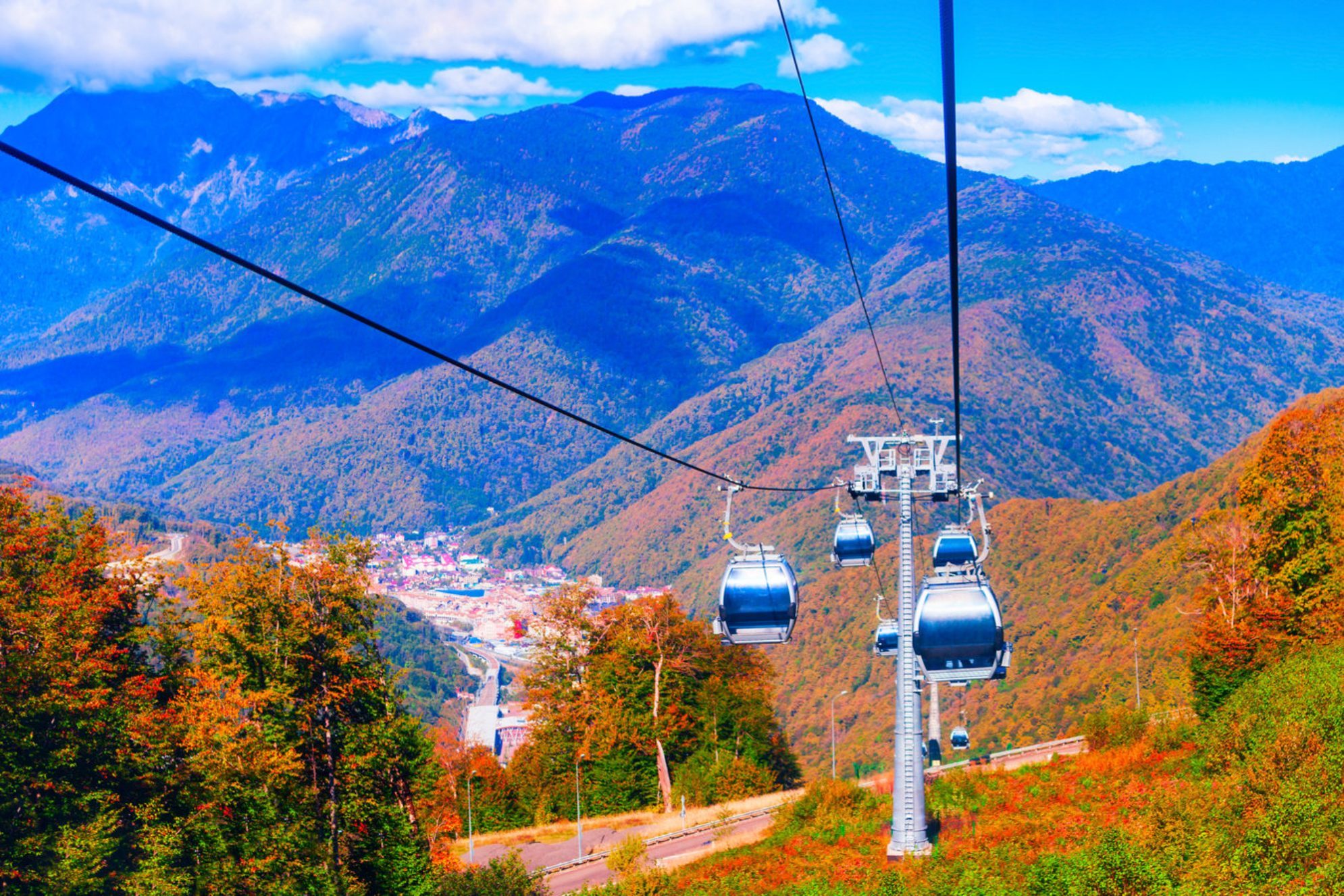 Канатные дороги, ведущие к вершинам и незабываемым видам. Shutterstock