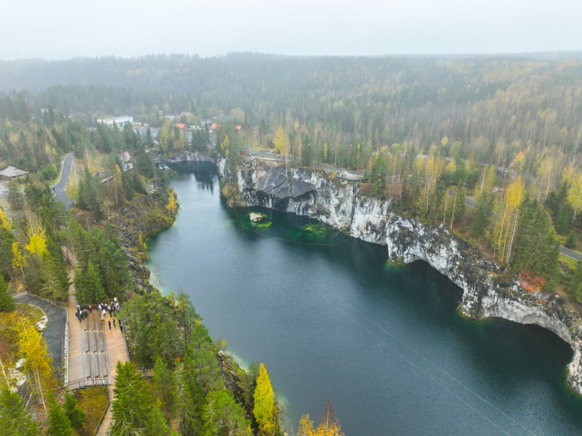 Вид на Мраморный каньон парка Рускеала Shutterstock
