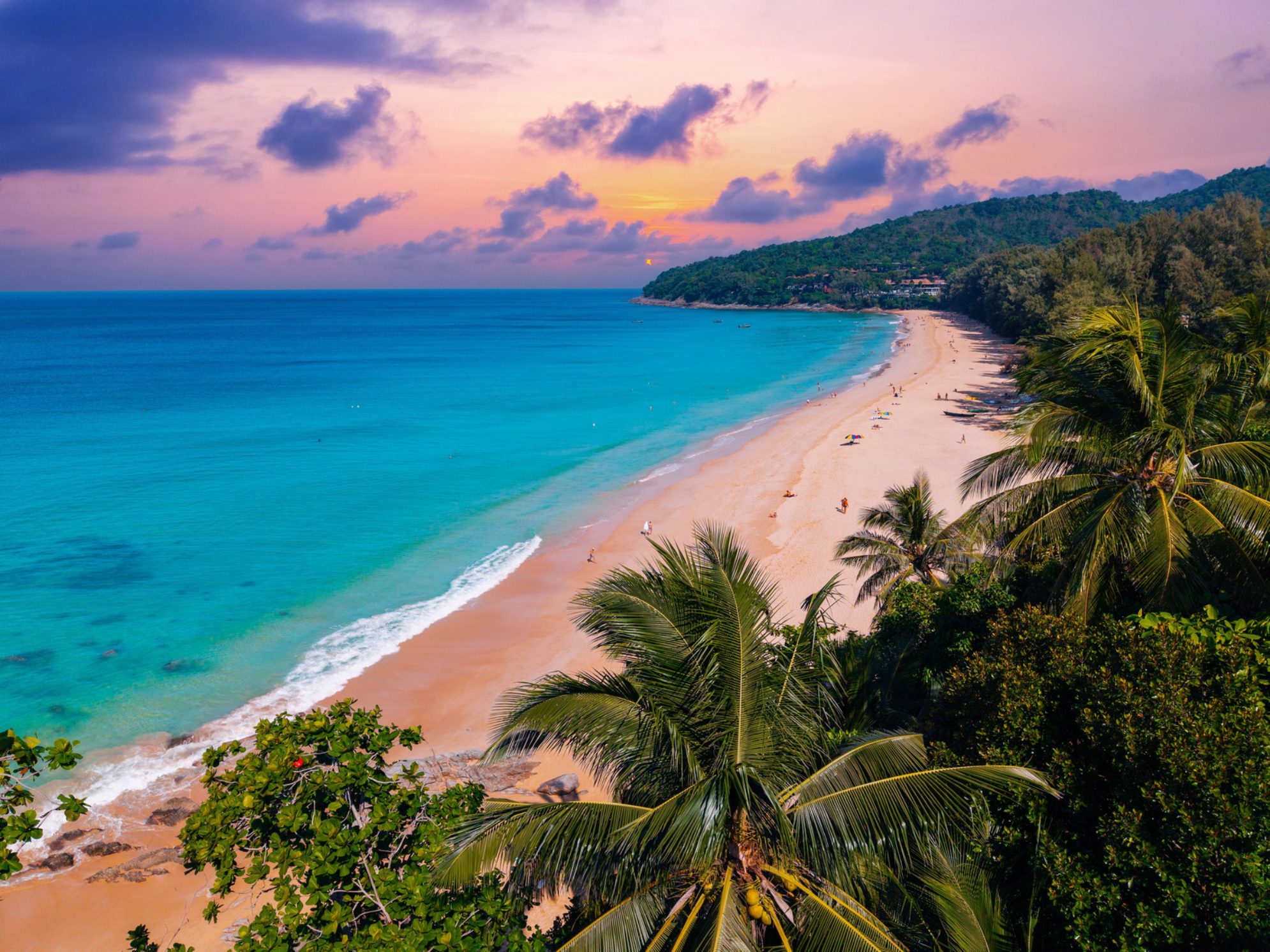 Тропический пляж Найтон с бирюзовой чистой водой, Пхукет, Таиланд. Источник: Shutterstock