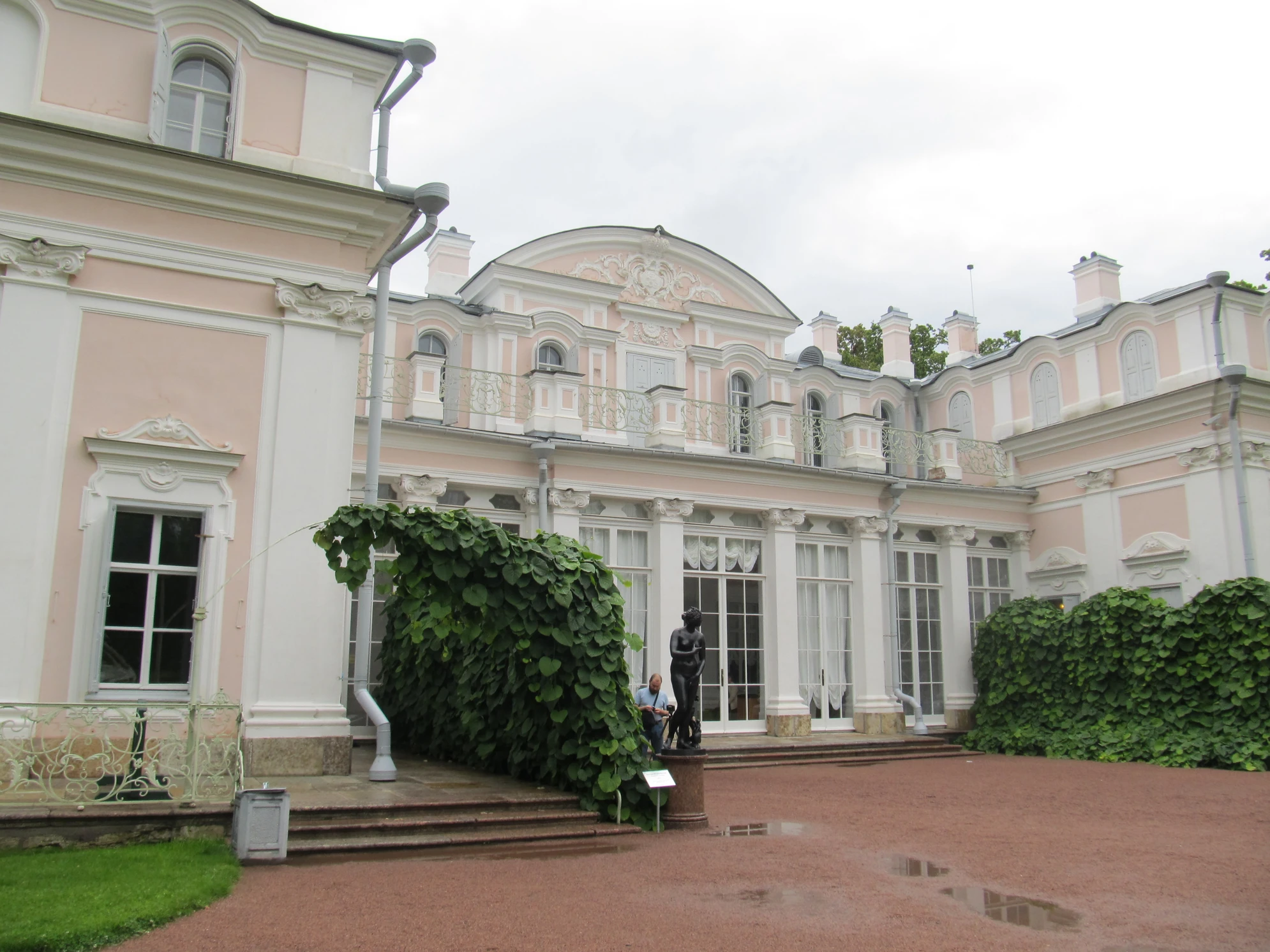 Китайский дворец в Ораниенбауме - уникальный памятник архитектуры рококо XVIII века, построенный для Екатерины II в 1762-1768 годах