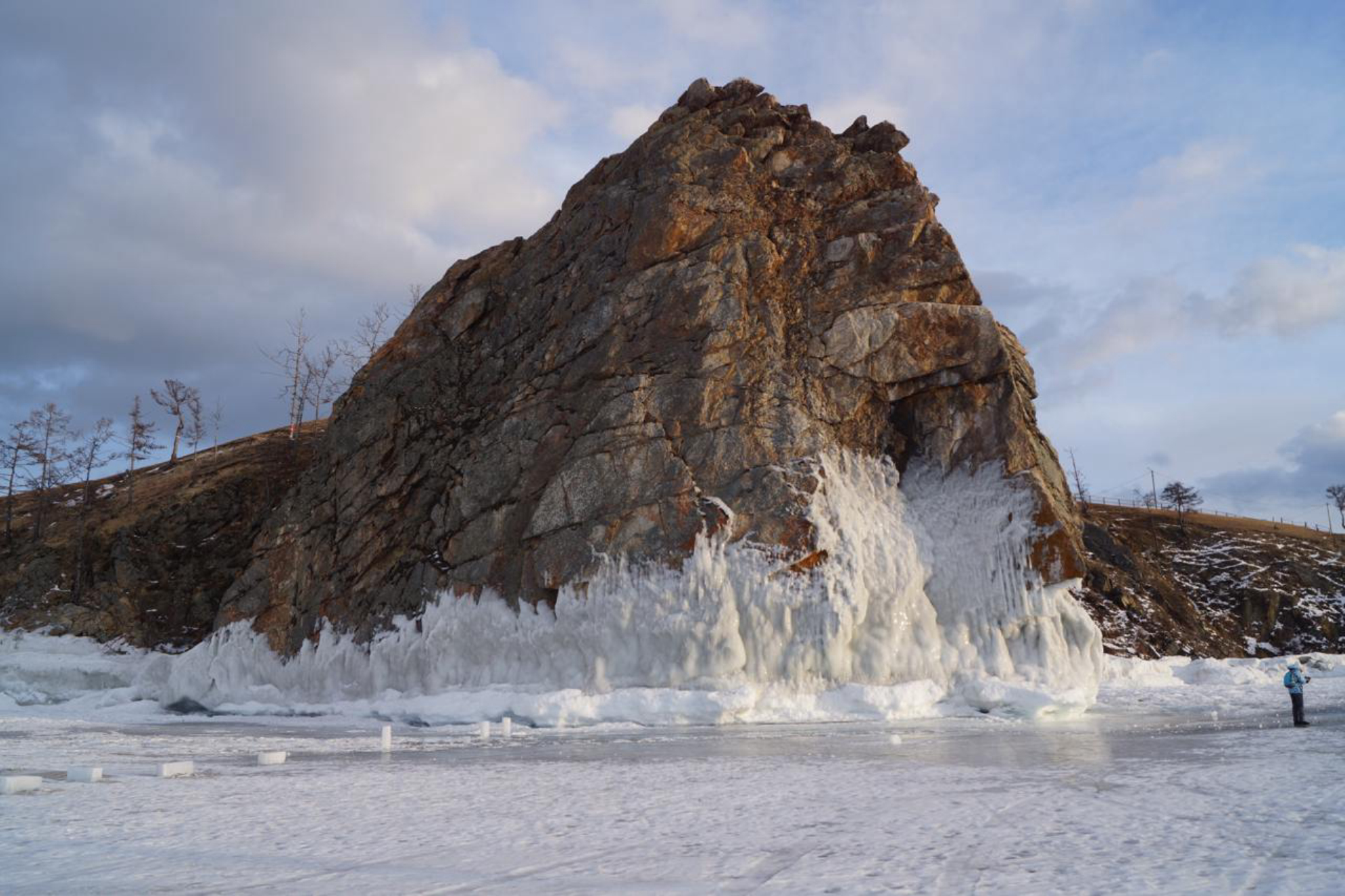 Ледяные узоры на скале Шаманка. Автор фото: Марина Тихомирова