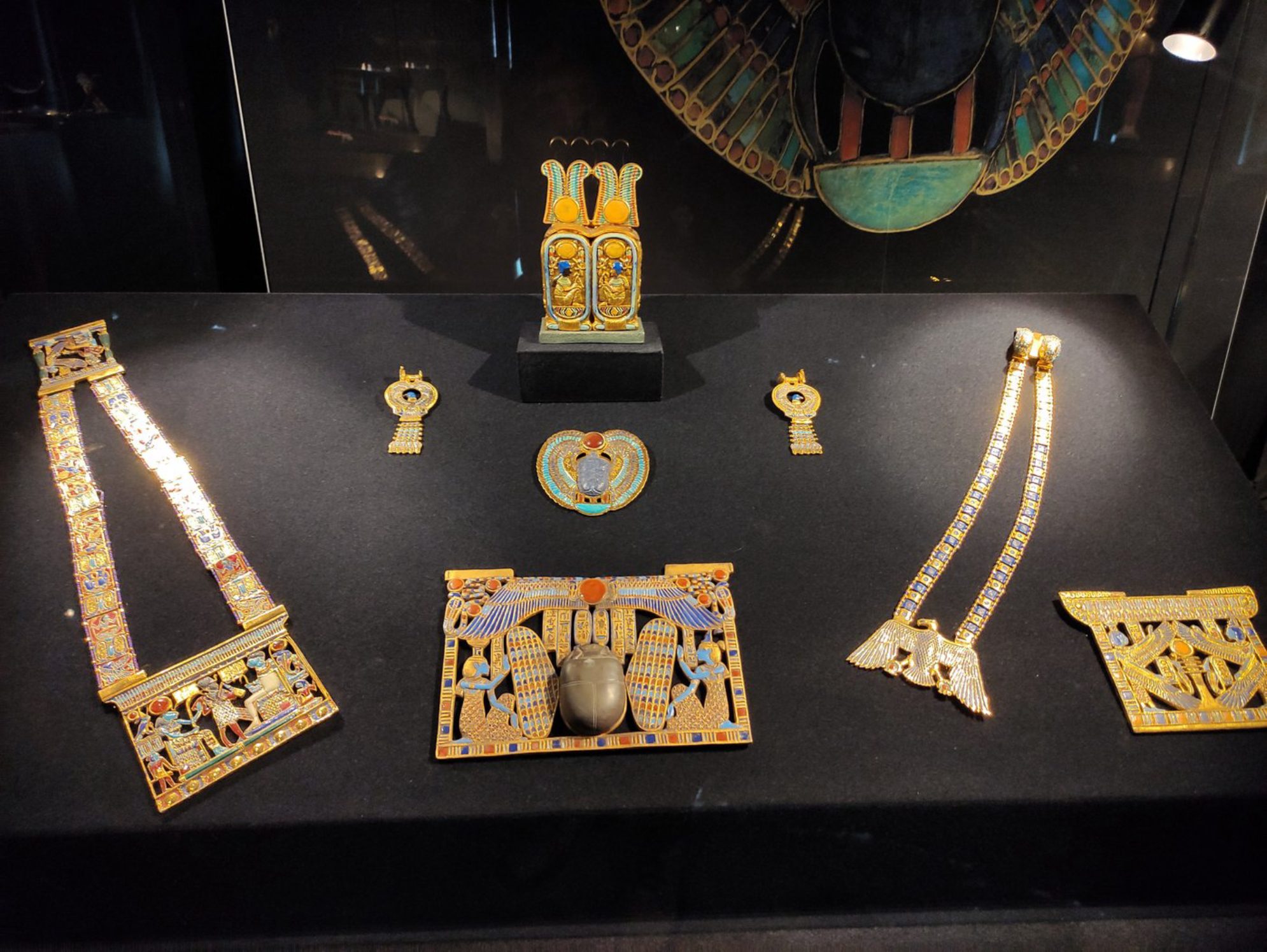 Ювелирные украшения, найденные в пеленах царской мумии. Автор фото: Любовь Федорова