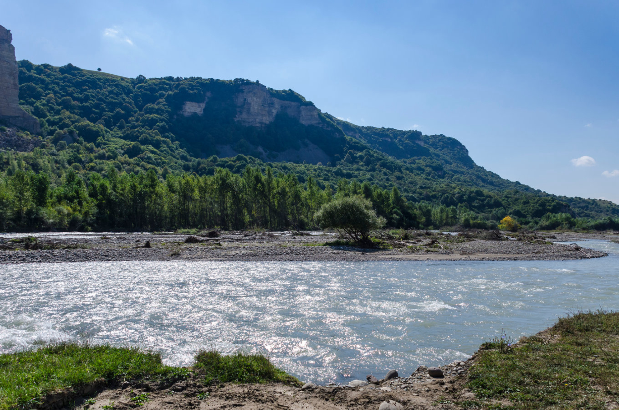Горная река в Ставропольском крае, Россия. shutterstock.com