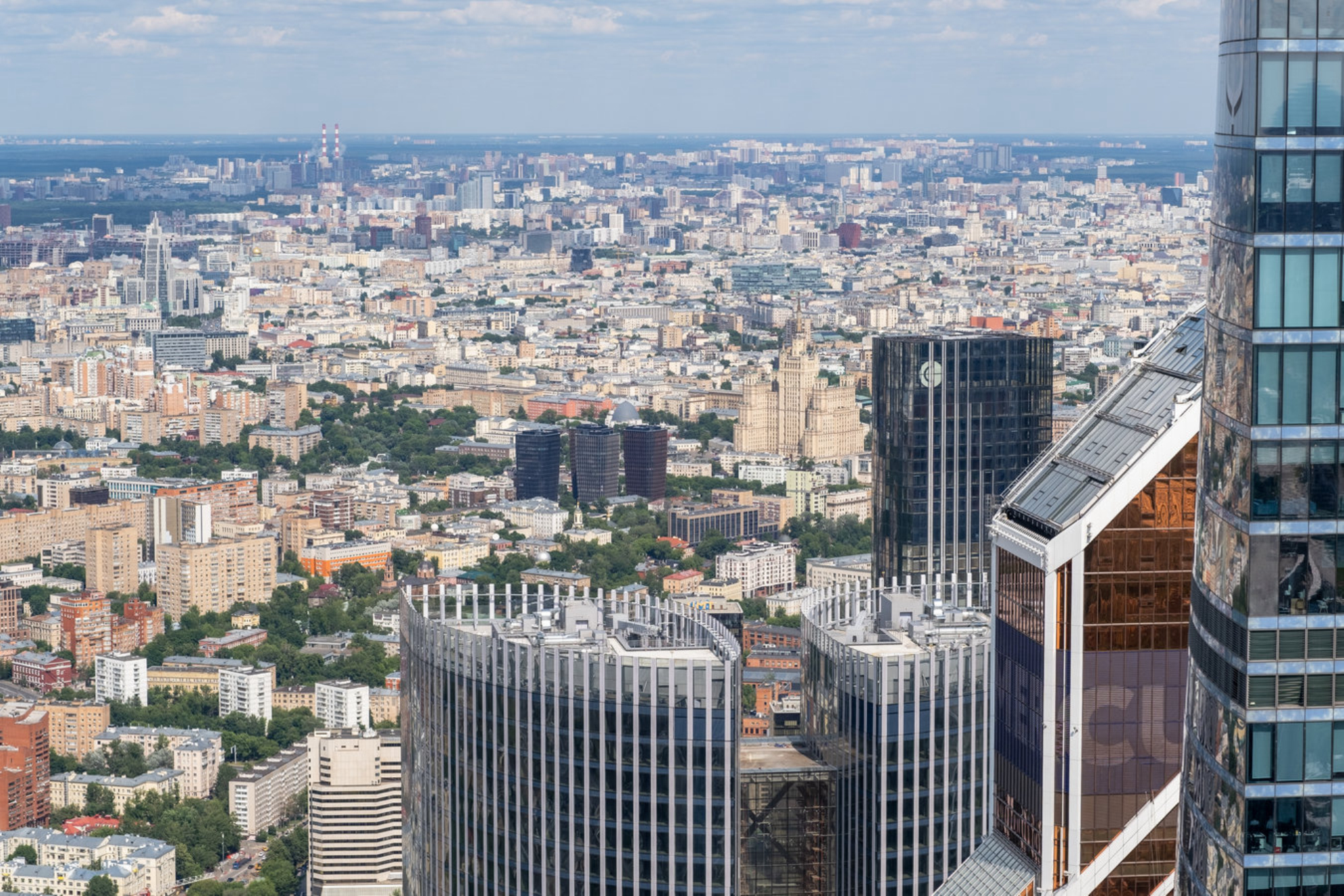 Поднимаясь на высоту, захватите теплые вещи. Источник фото: shutterstock.com