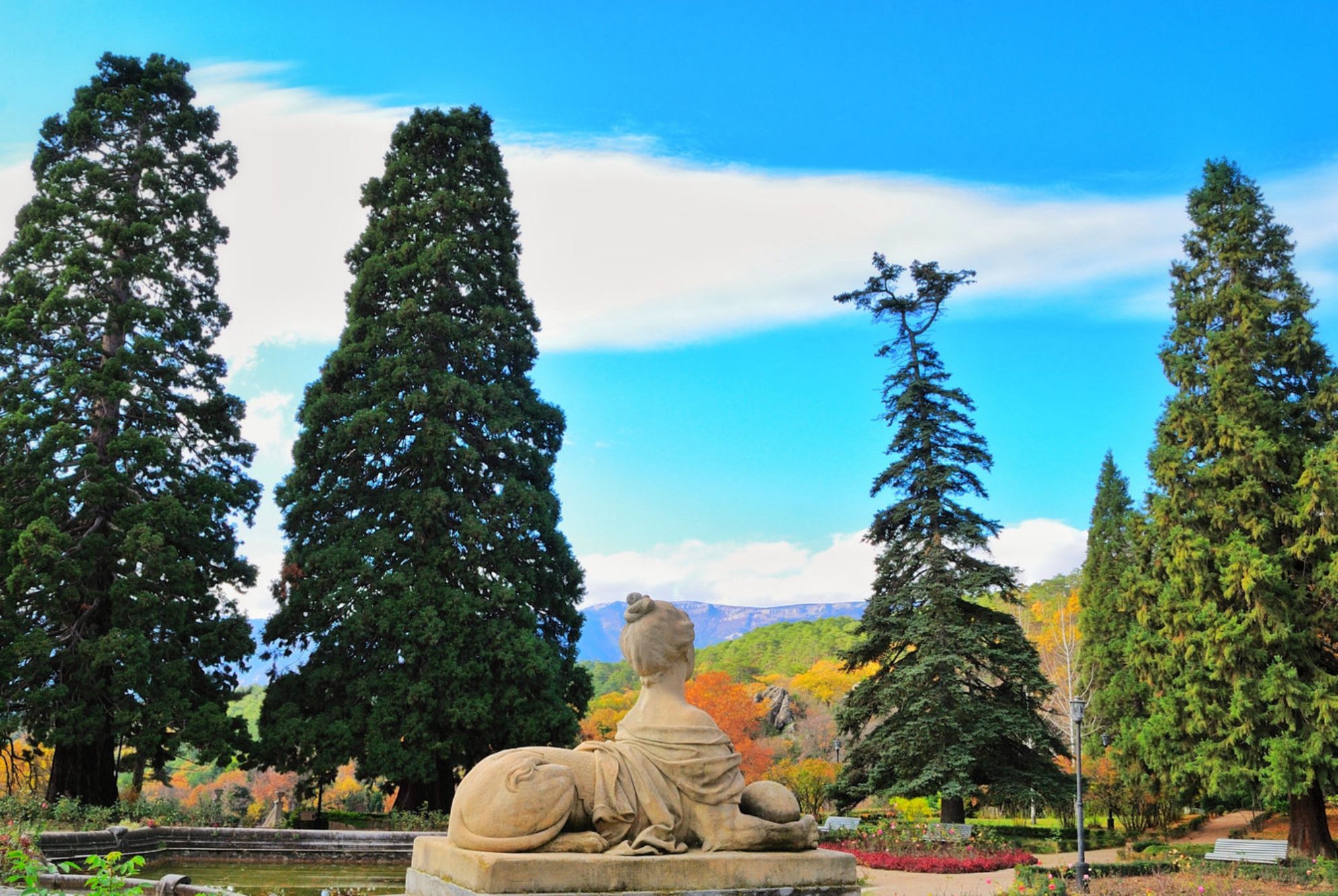 Вокруг Массандровского дворца расположен парк, где можно прогуляться.Источник фото: shutterstock.com