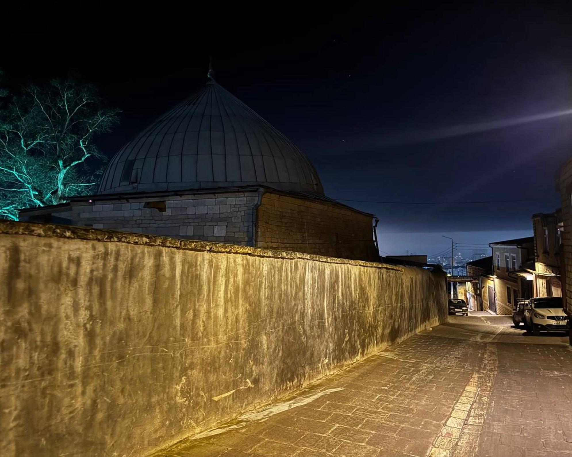 Магалы в вечернее время. Город Дербент. Автор: Кристина Лазарева