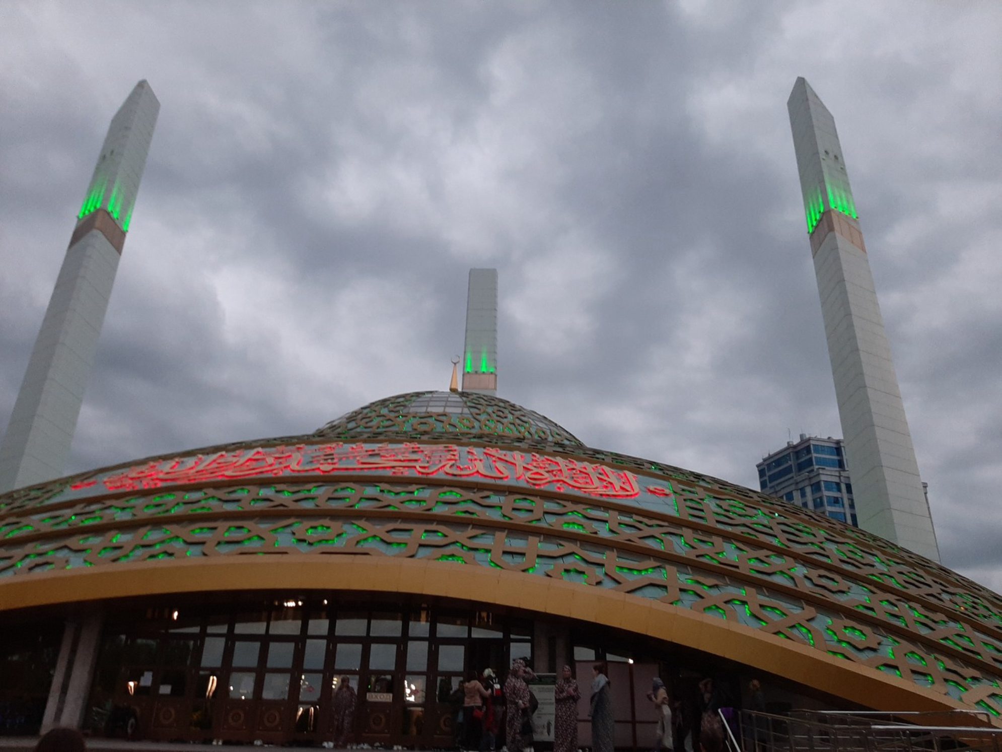 Подсветка у мечети «Сердце матери», Аргун. Автор фото: Ирина Дорофеева