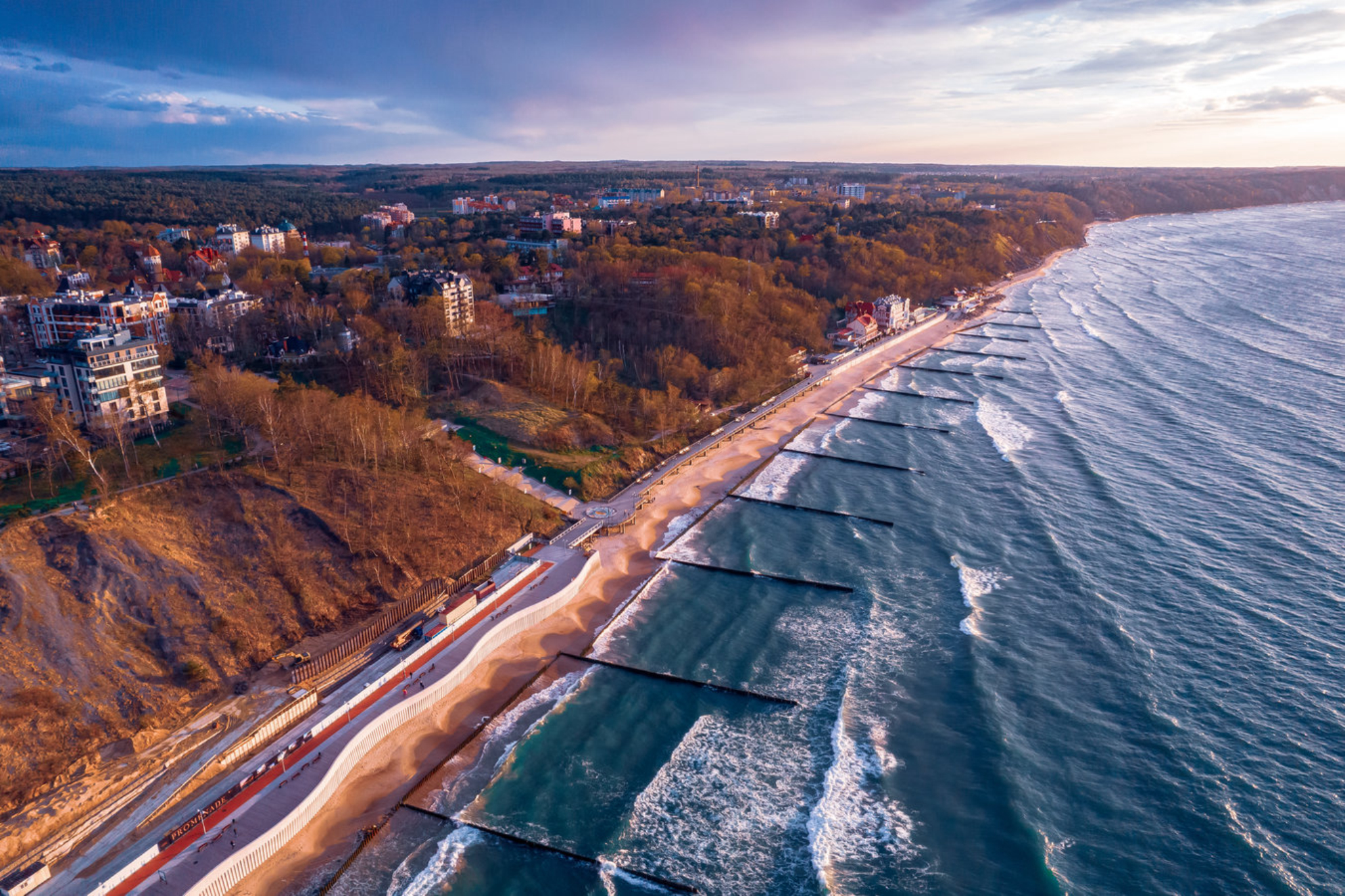 Не упустите возможность познакомиться с главными пригородами Калининграда всего за 1 день. Бронируйте экскурсию уже сейчас! Shutterstock