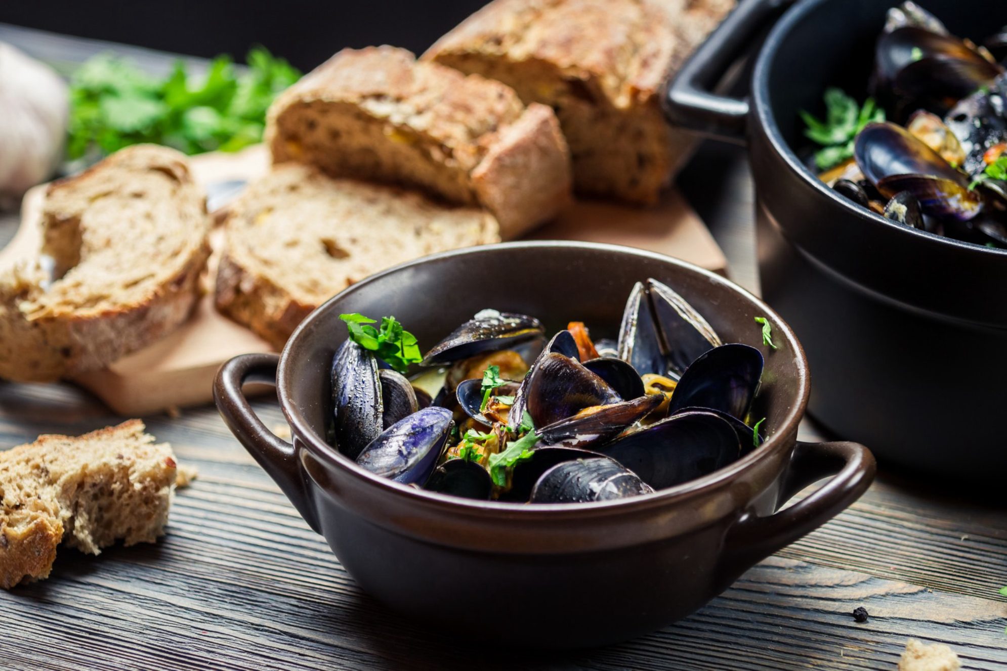 Мидии с овощами.