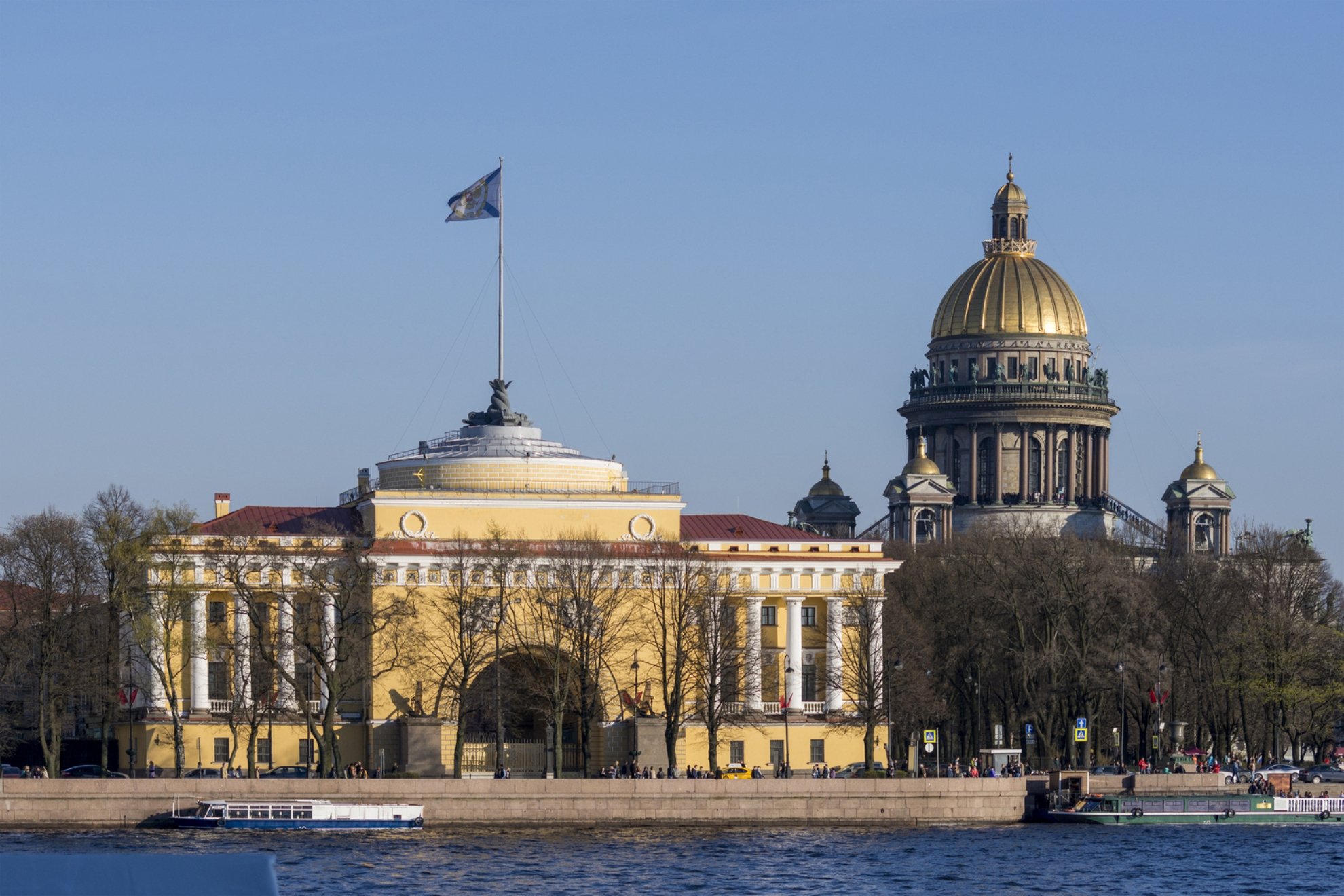 Что привезти из Питера в подарок
