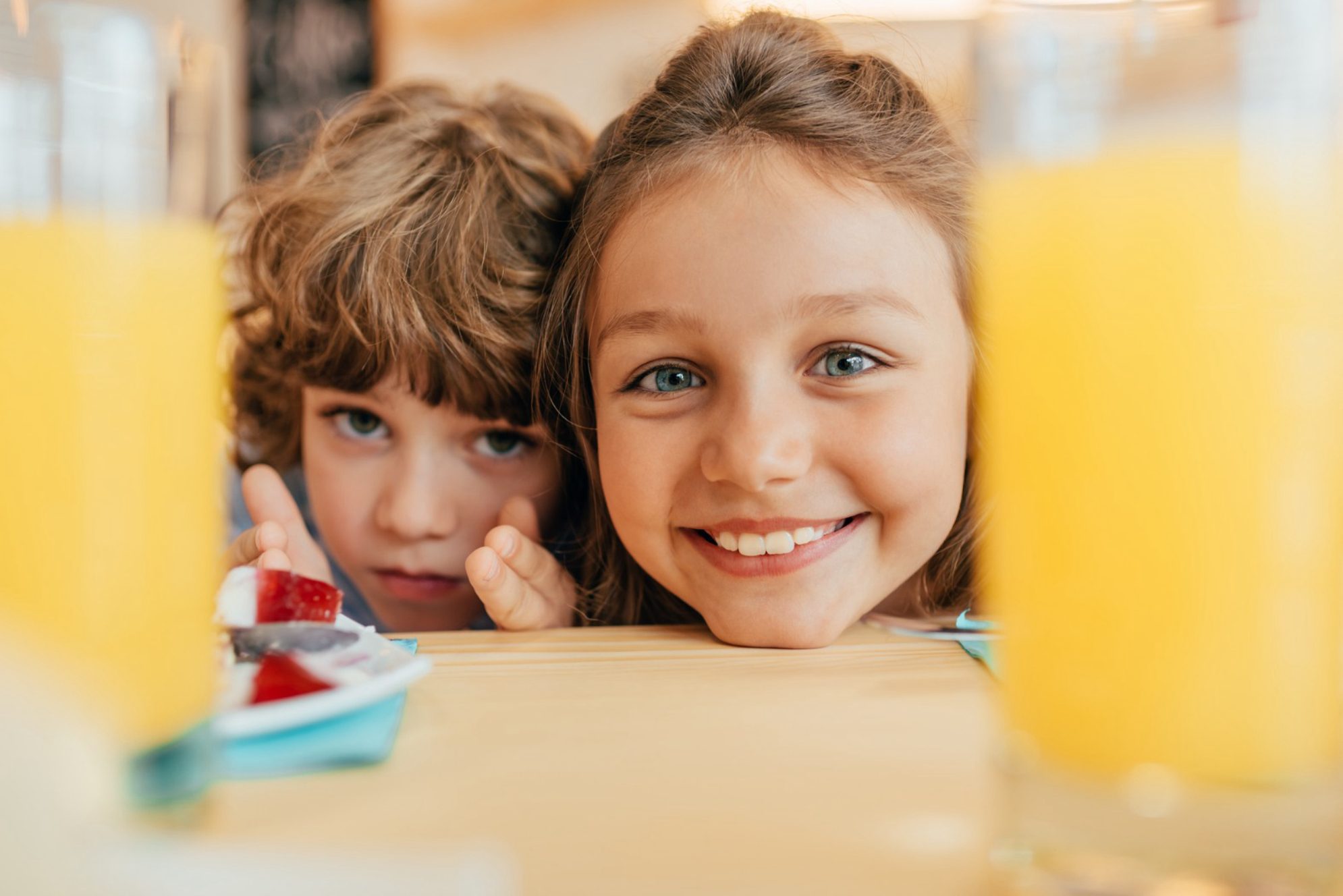 В детской комнате одновременно могут находиться не более 12 детей.