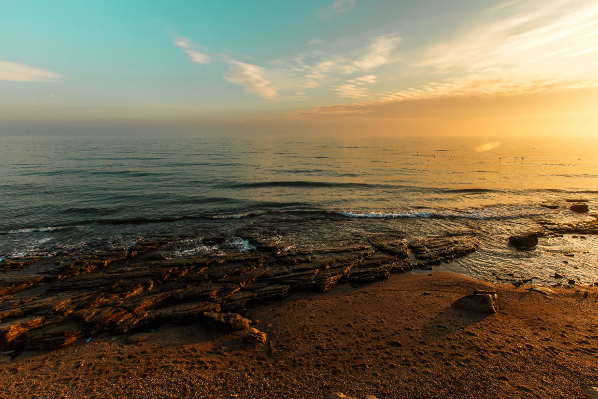 Дагестанский берег Каспийского моря. shutterstock.com