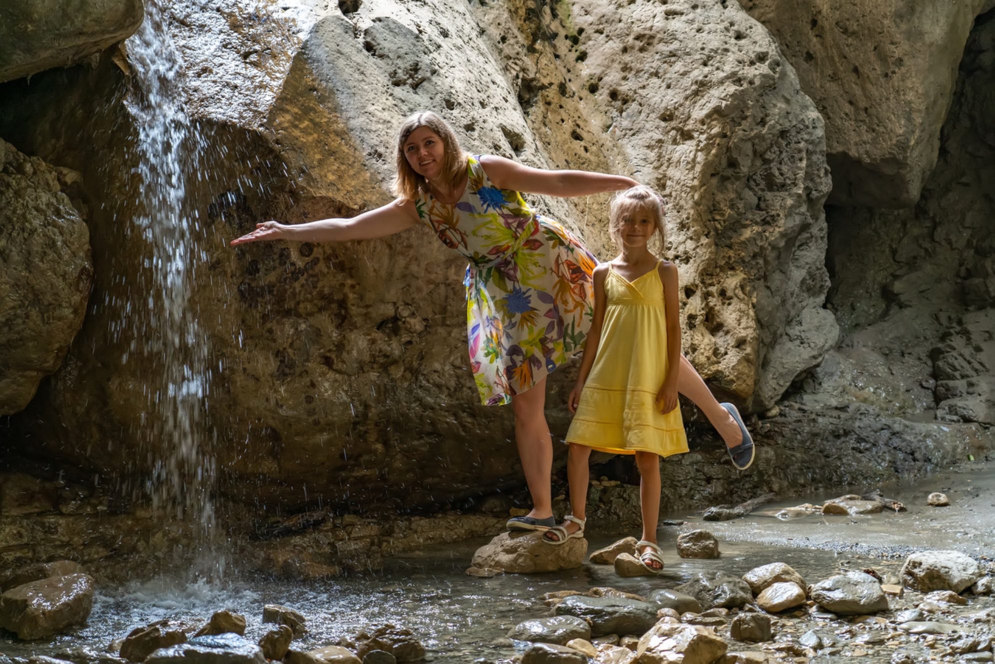 Водопад в Карадахском ущелье. Shutterstock