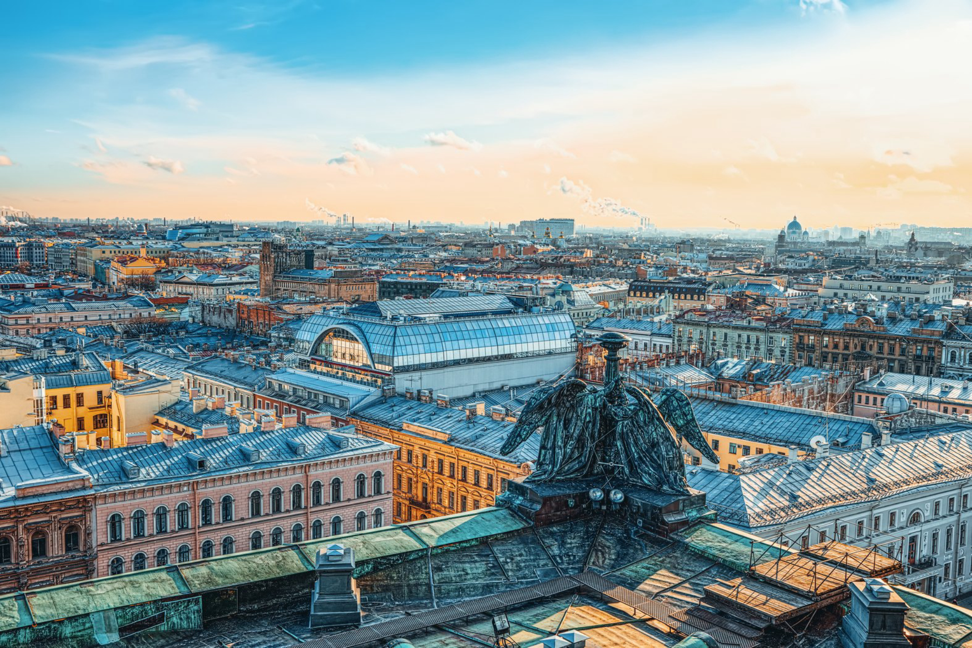 Санкт-Петербург - город-музей Shutterstock.