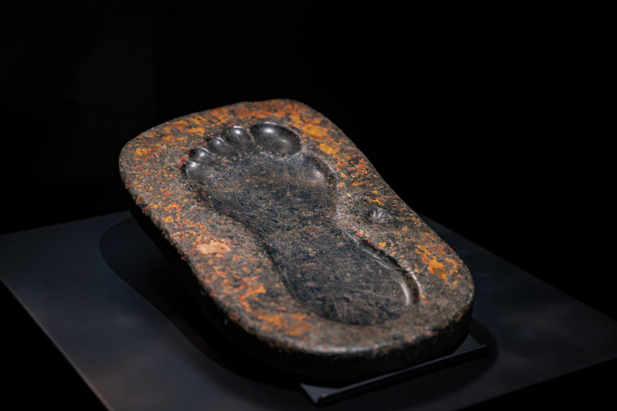 Отпечаток ноги пророка Мухаммеда в священных реликвиях дворца Топкапы. shutterstock.com