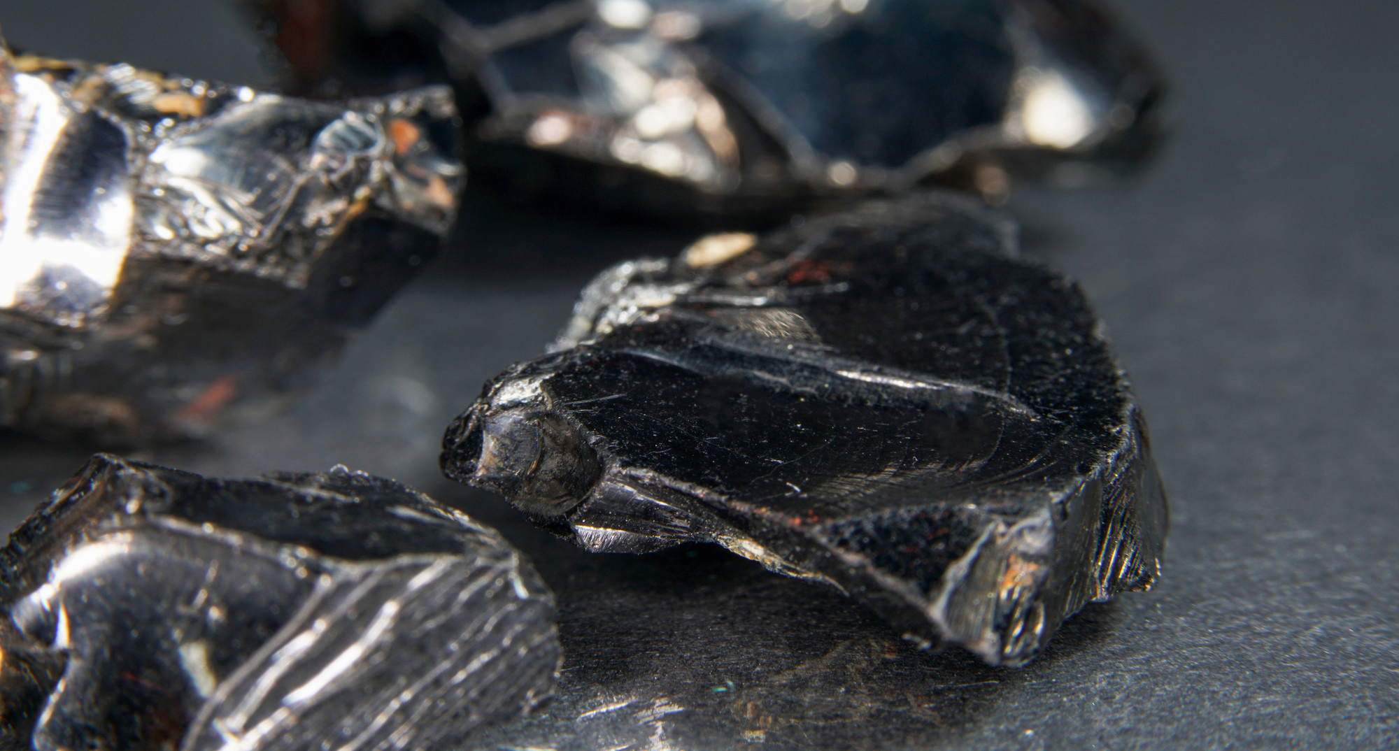 Минерал шунгит. Источник: Shutterstock