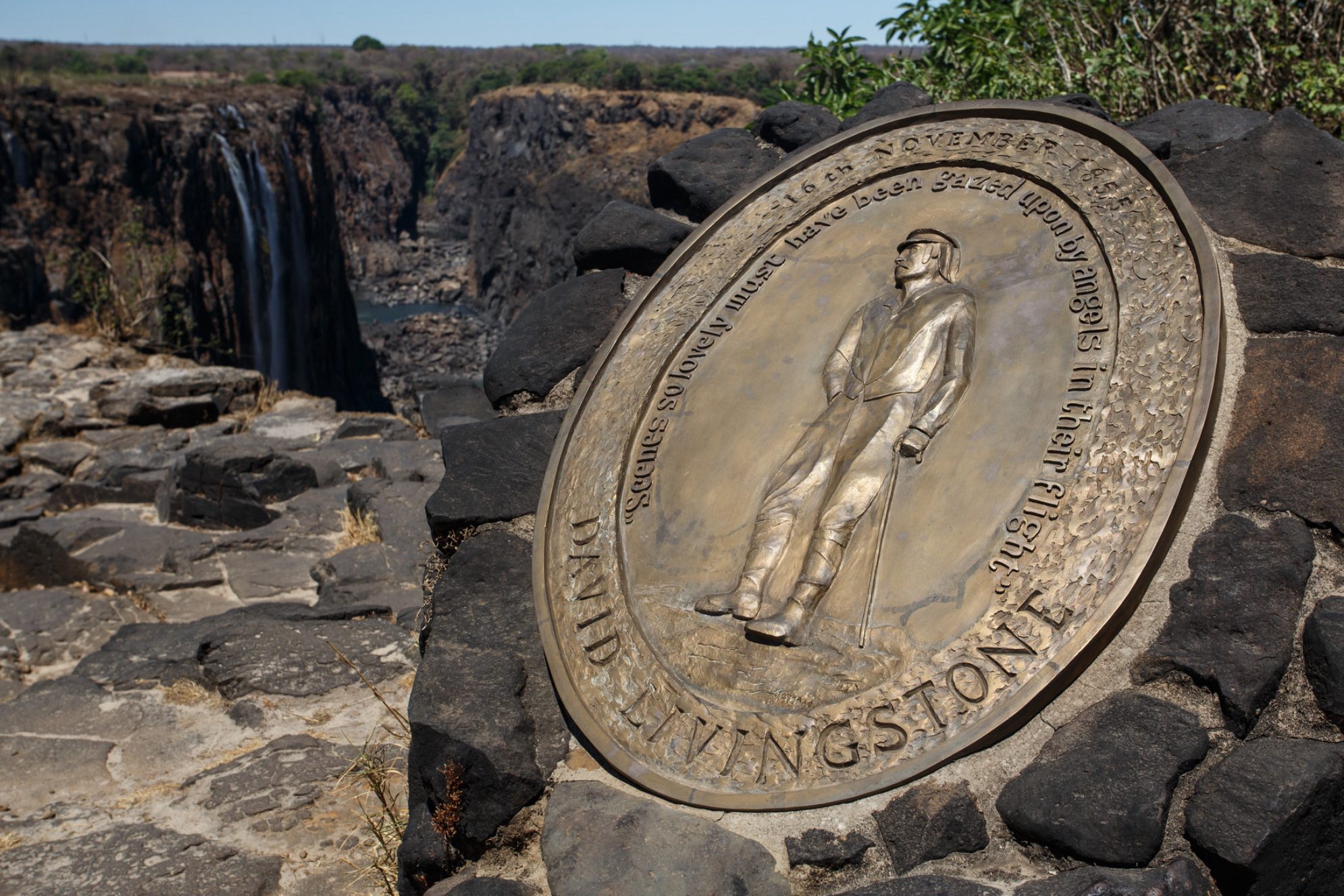 Мемориал Дэвида Ливингстона у величественного водопада Виктория в Ливингстоне, Замбия, Африка. Источник: Shutterstock