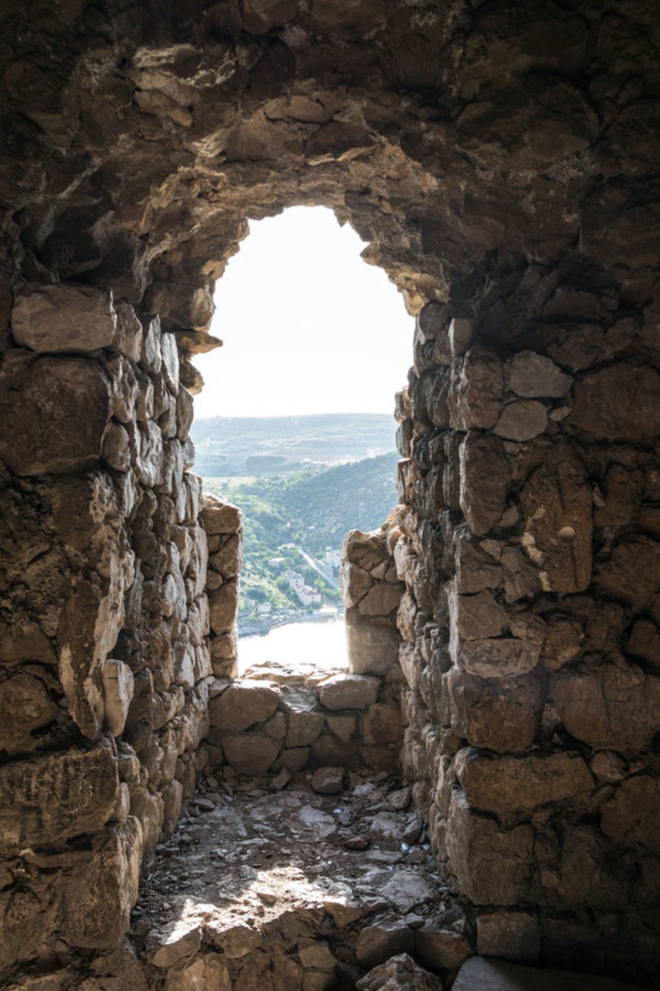 Девичья башня - самая высокая точка крепости хранит трагическую историю любви. shutterstock.com