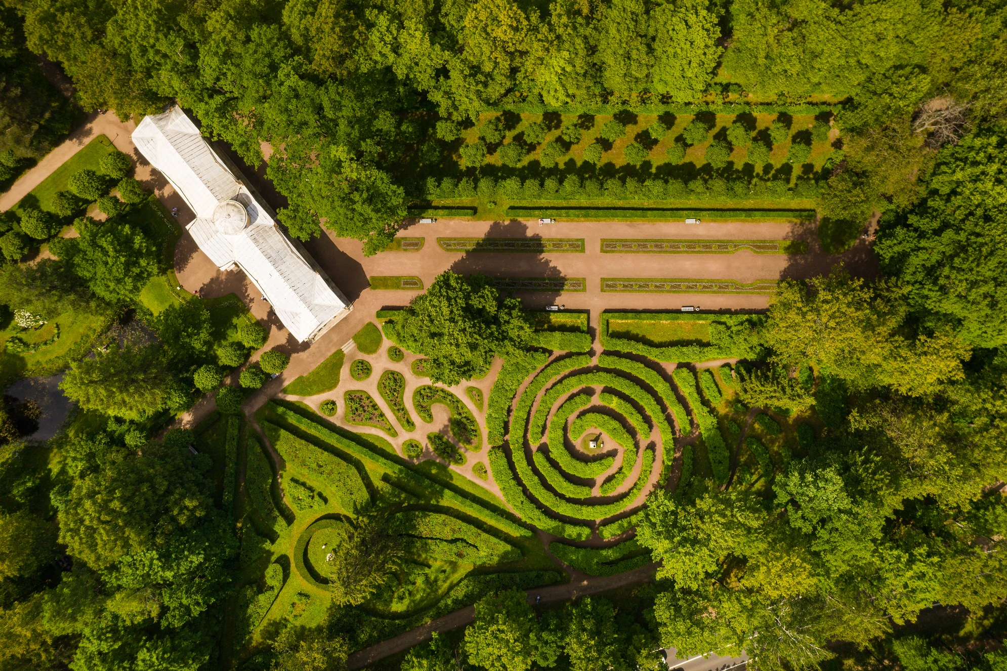 Вид с высоты птичьего полета на парк-музей в Павловске. Источник: Shutterstock