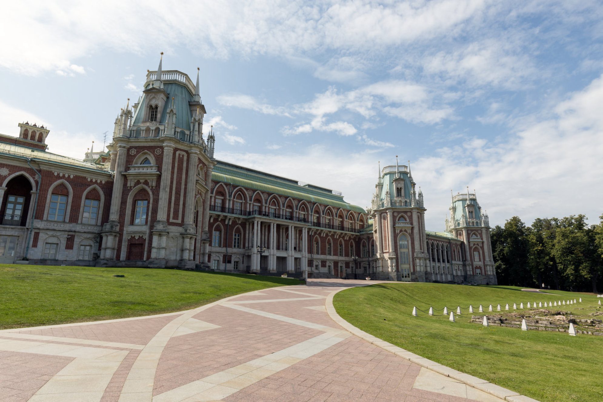 Большая часть территории и маршрутов доступна бесплатно shutterstock.com