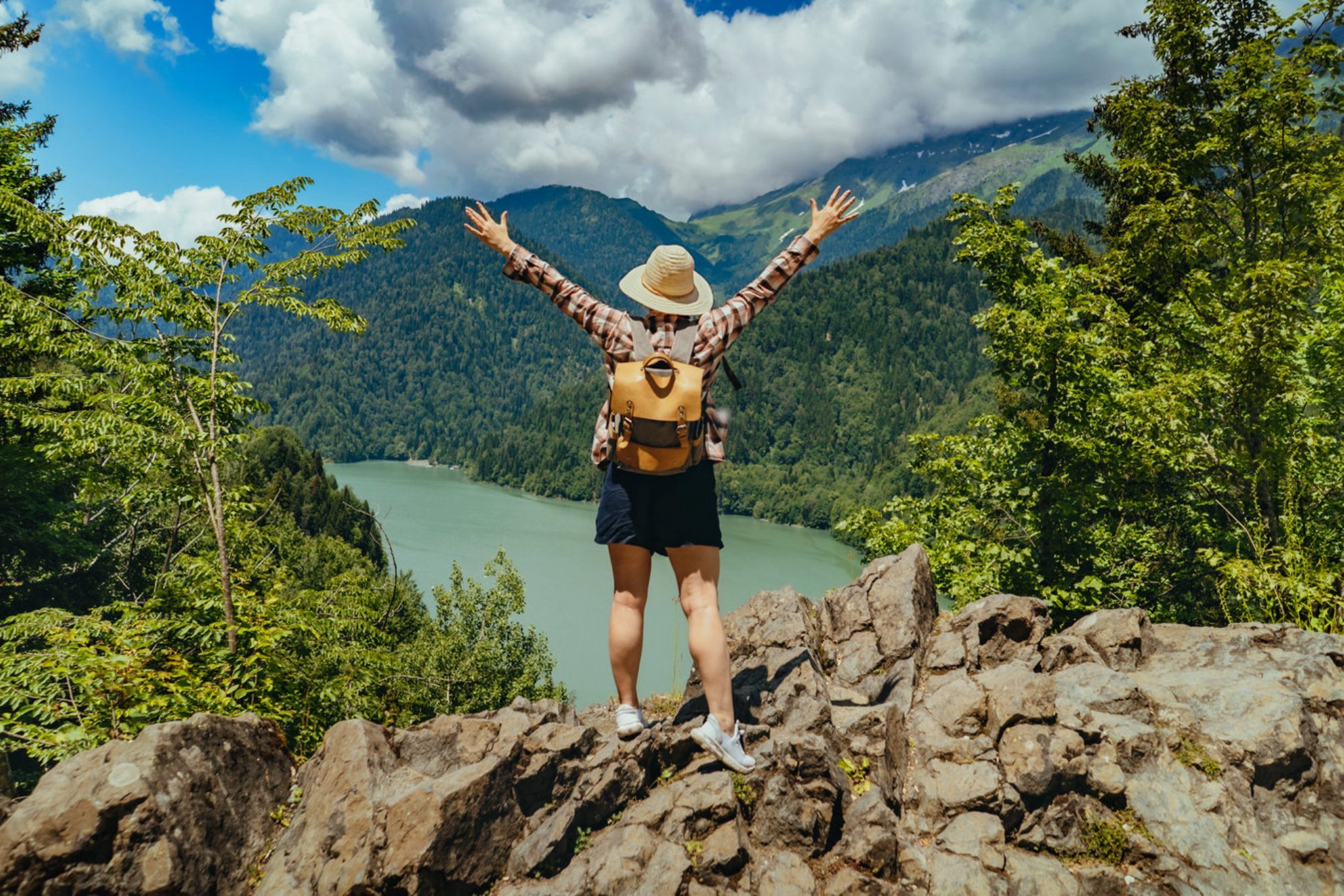 Абхазия - горный курорт. shutterstock.com